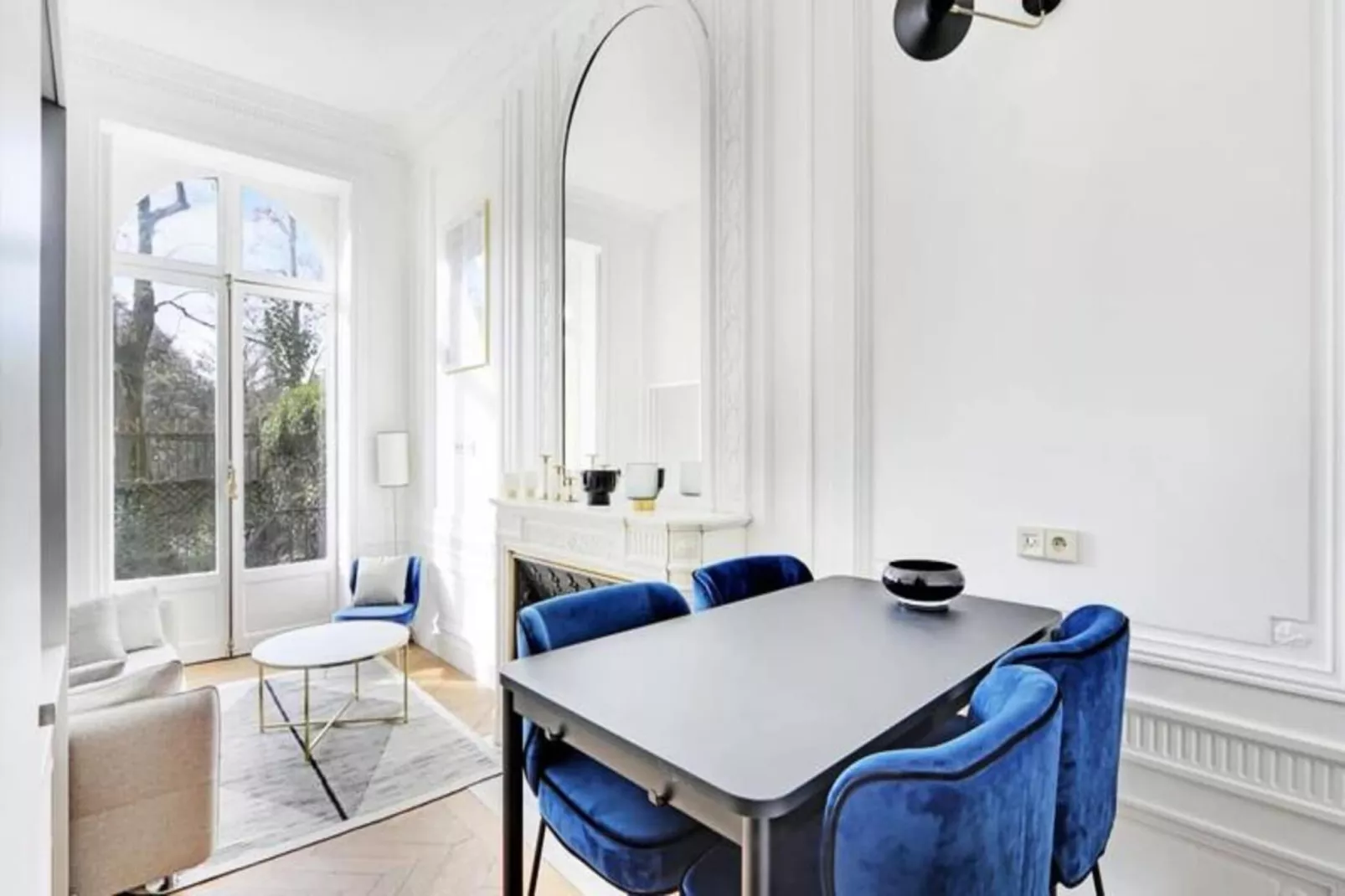 Maison Labruy&egrave;re - Suite Jardin Royal-Eetkamer