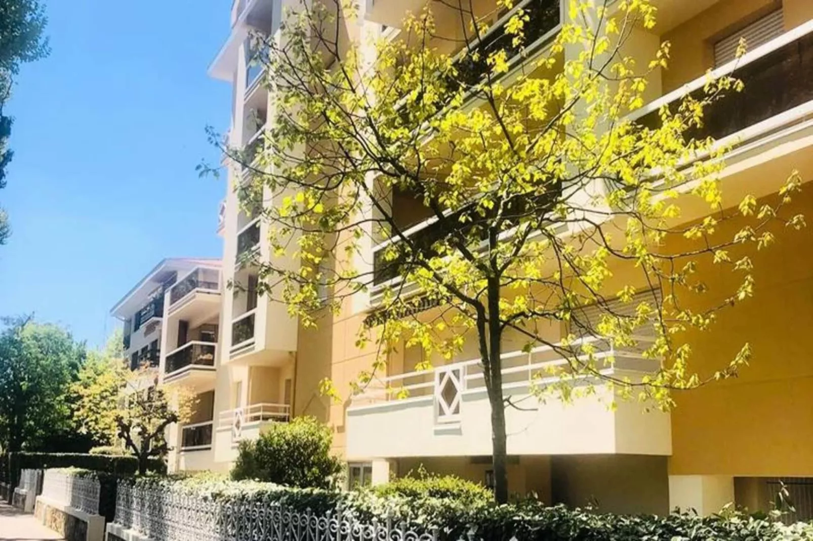 Résidence Athéna-Buitenkant zomer