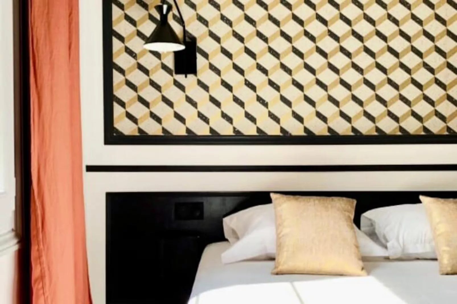 Home Chic Home - Les Suites De La Com&eacute;die - Suite2-Image-tags.