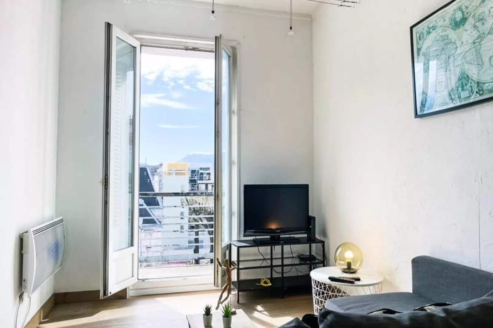 Pretty Light In Grenoble ☀ T2-Woonkamer