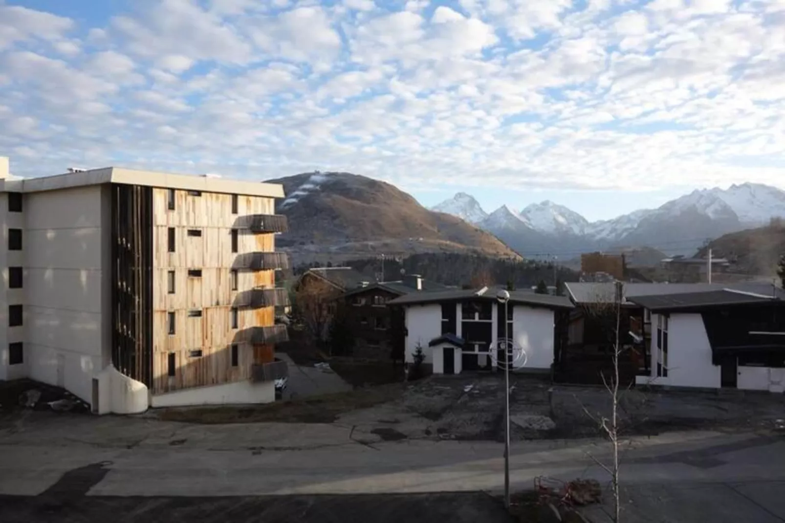 Résidence Choucas-Buitenkant zomer
