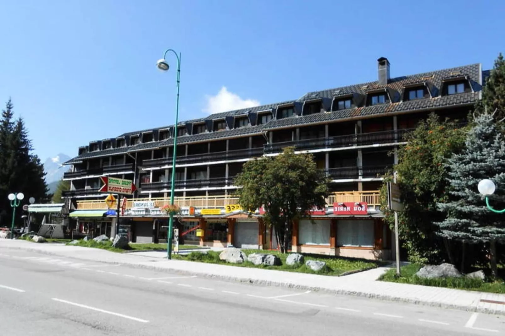 Résidence Olympe-Buitenkant zomer