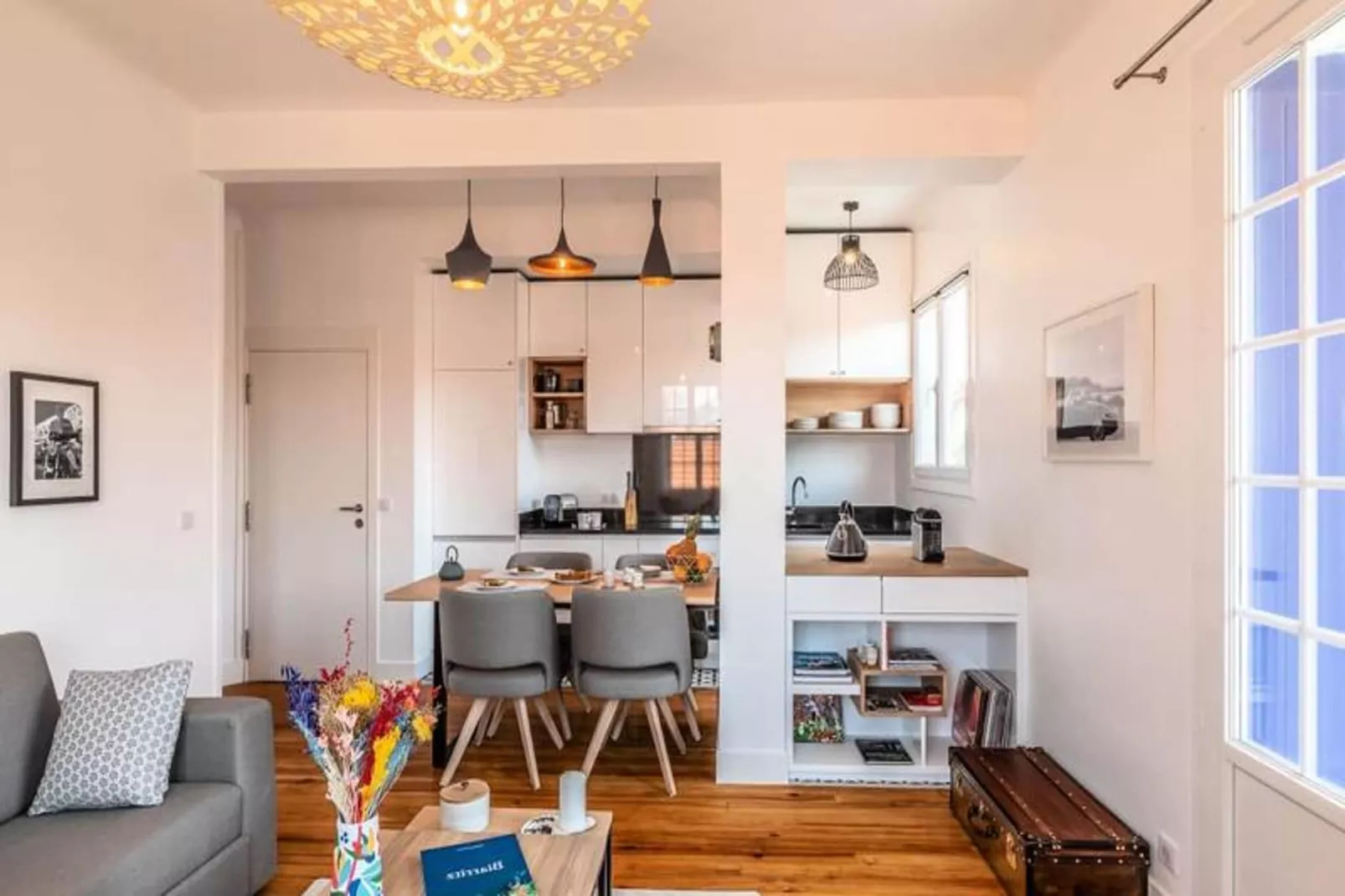 Superbe Appartement Plein De Charme Avec Balcon, 2ch, &agrave; 5min De La Plage-Woonkamer