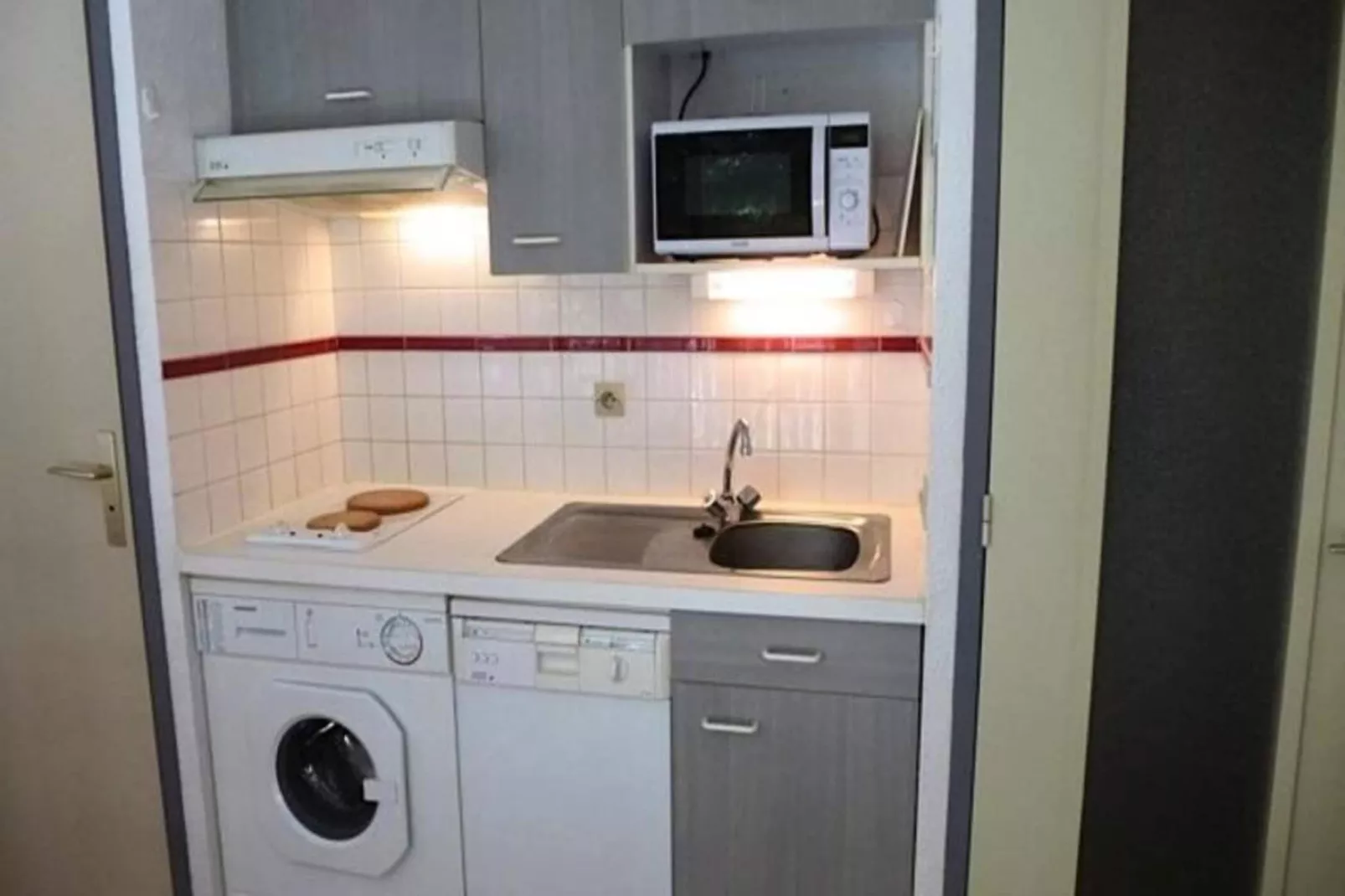 Résidence Astazou-Buitenkant zomer