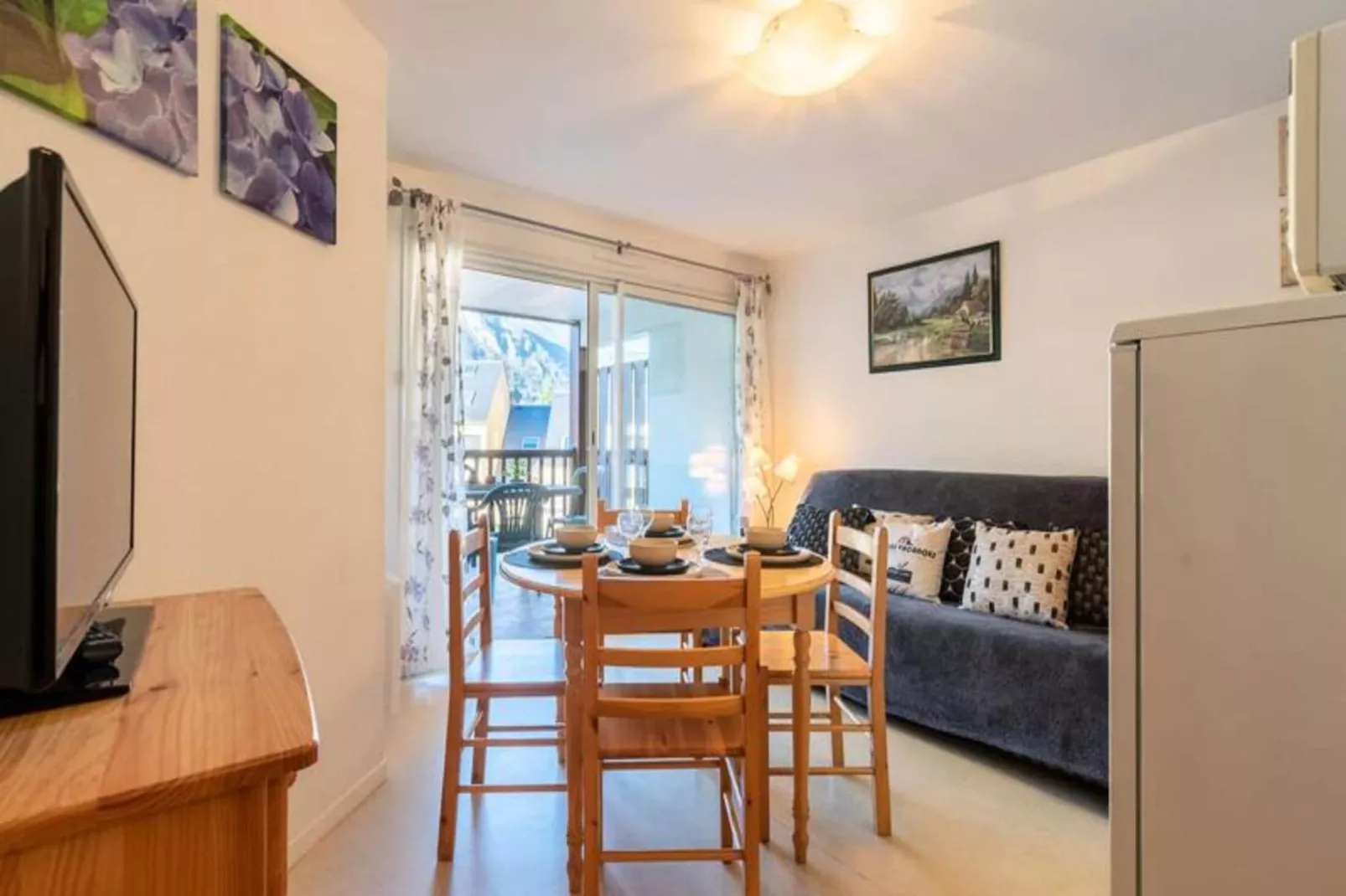 Résidence Arches D'aure B-Woonkamer