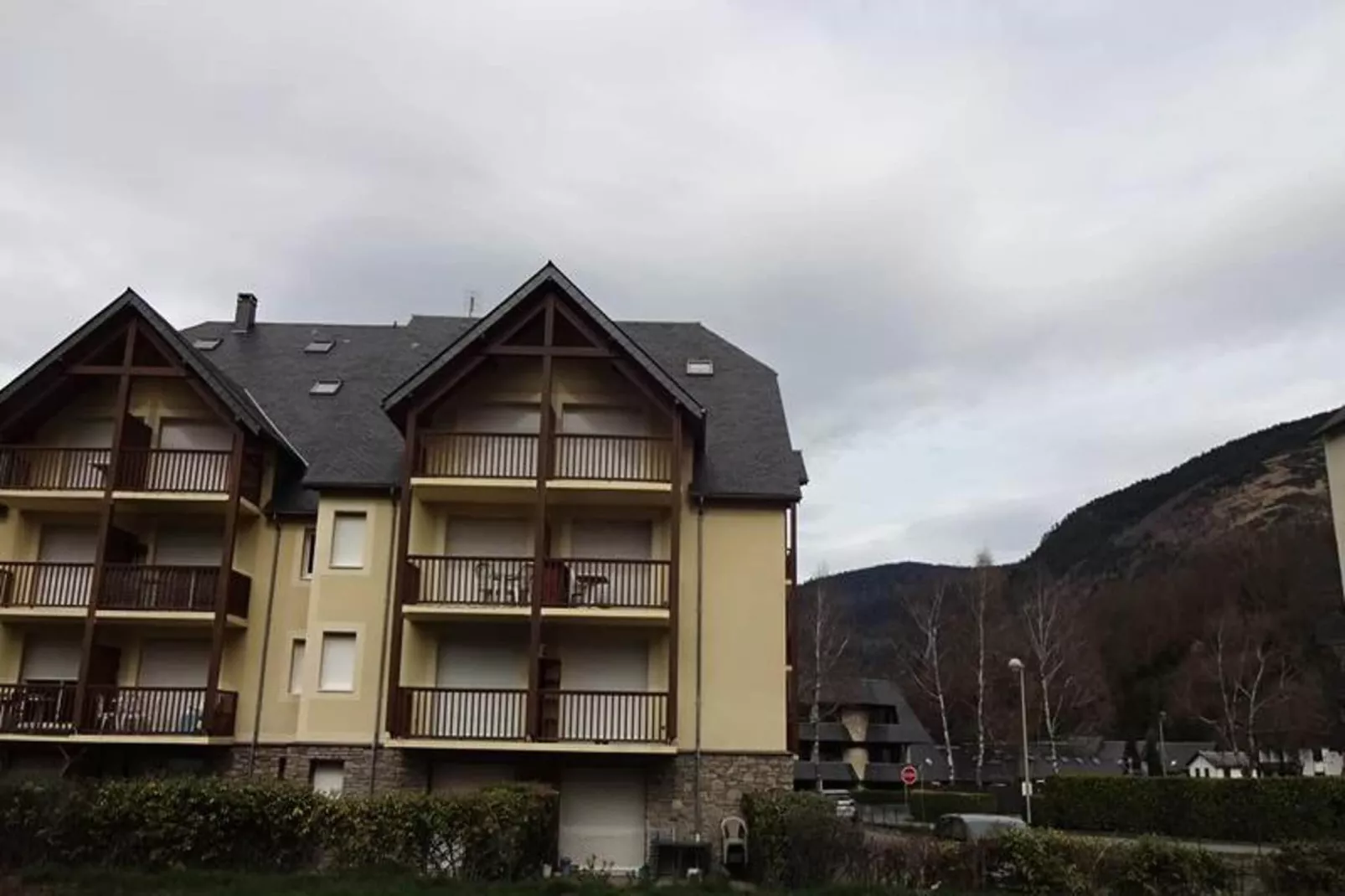 Résidence Montsegu-Buitenkant zomer