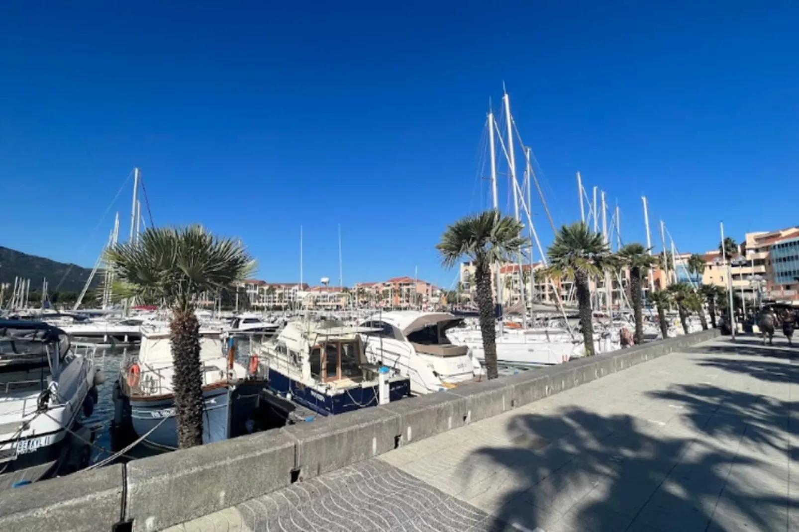 Résidence Mer & Golf Port Argelès***-Buitenkant zomer