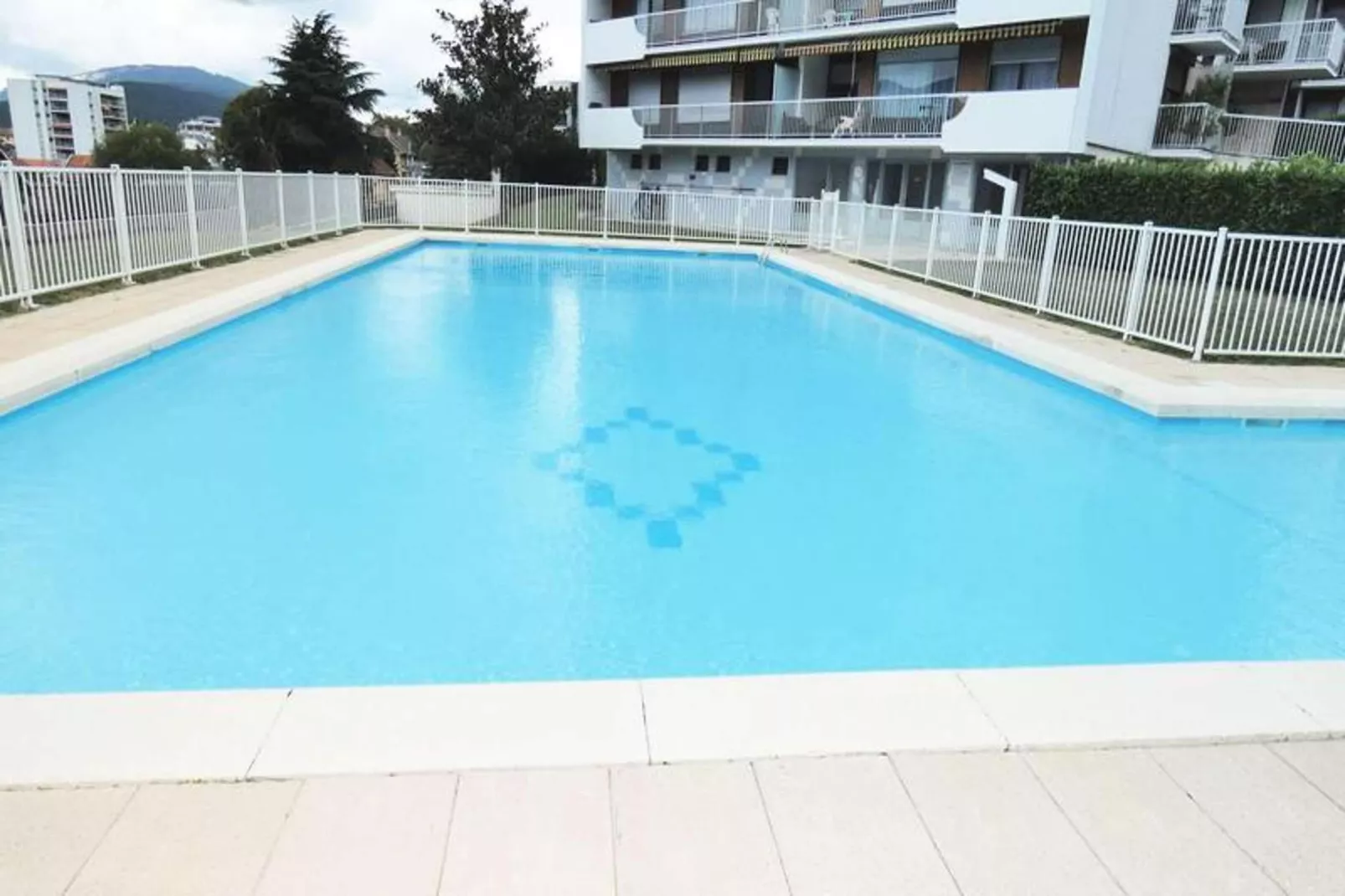 Résidence Montcalm D-Zwembad