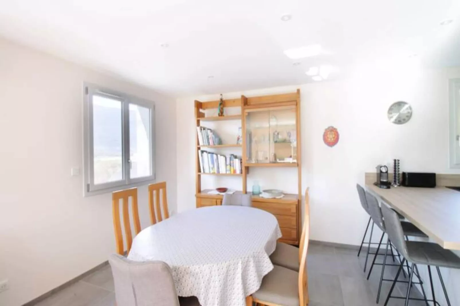 Jolie Maison Neuve Entre Villes Et Lacs-Image-tags.