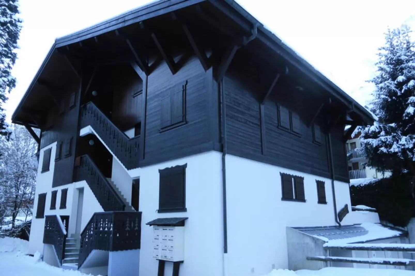 Résidence Les Eaux Rousses-Buitenkant zomer