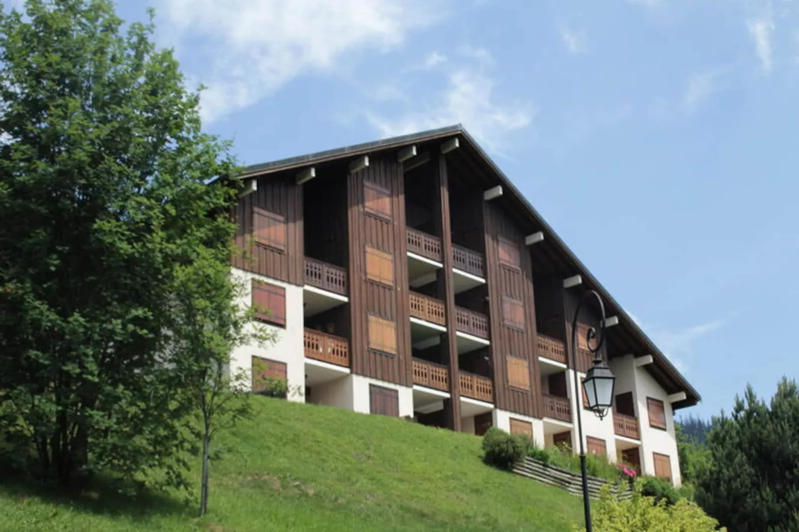 Résidence Les Sorbiers-Buitenkant zomer