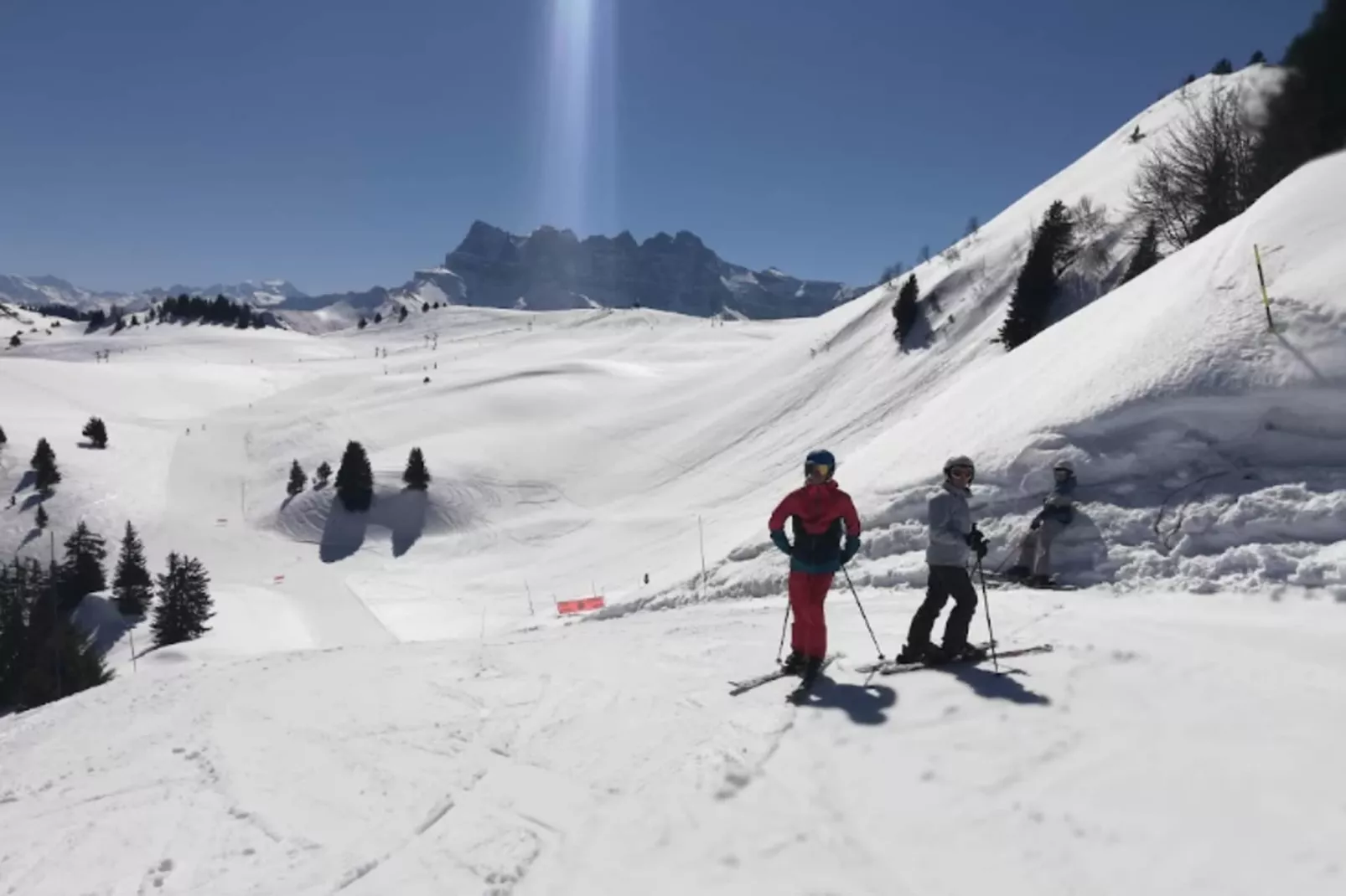 Résidence Les Perthuis-Buitenkant zomer