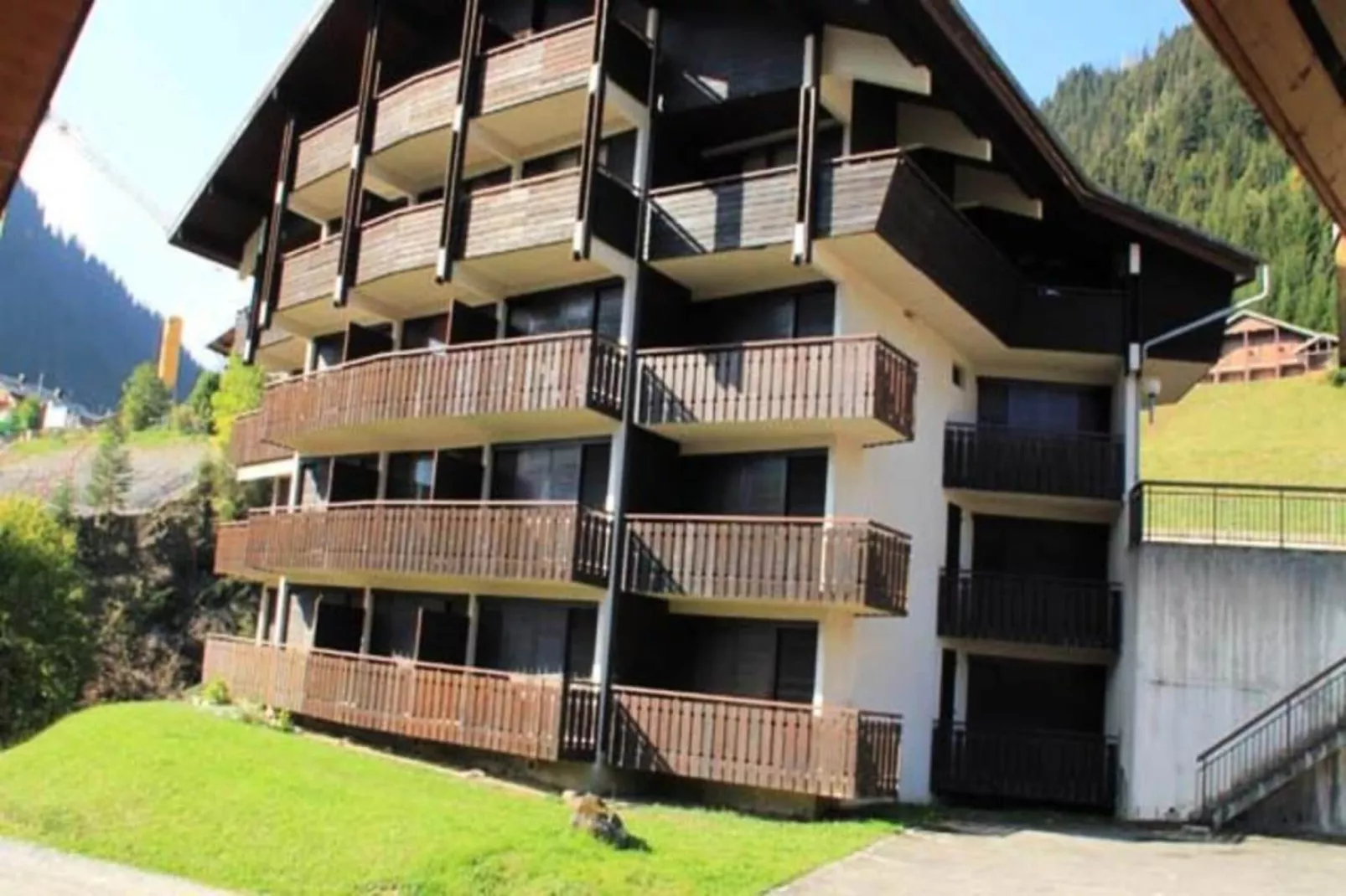 Résidence Le Corinna-Buitenkant zomer