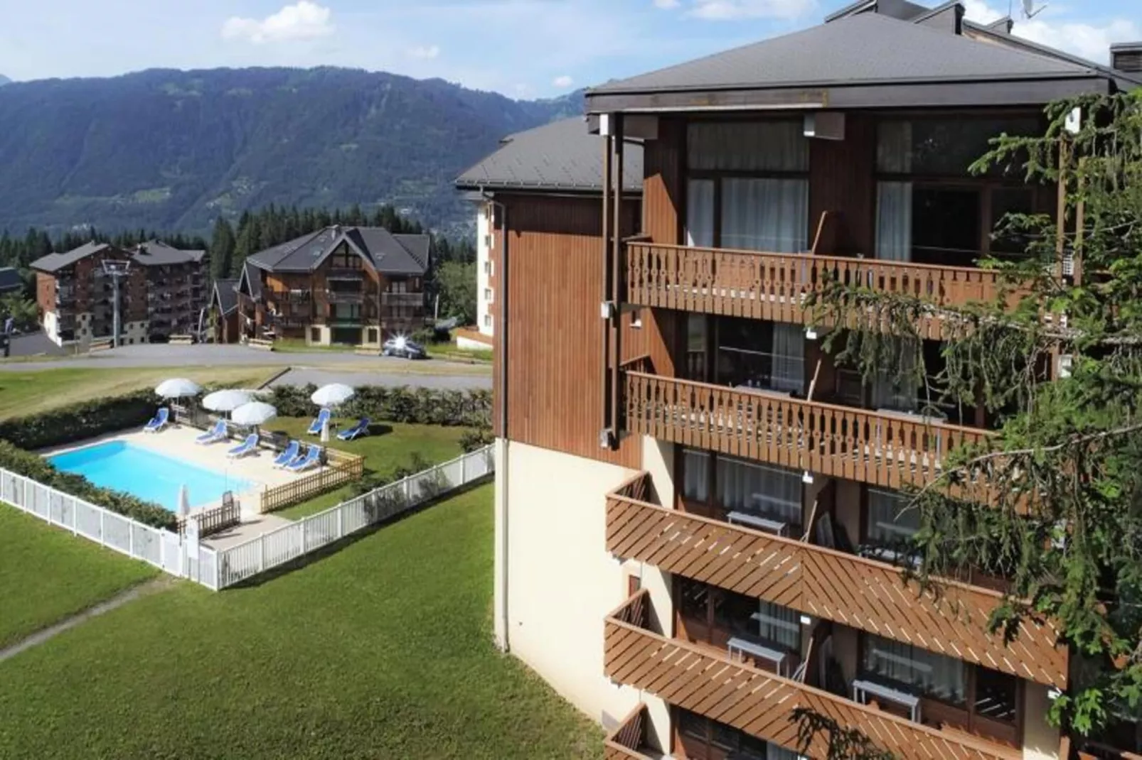 Résidence Odalys Le Buet**-Buitenkant zomer