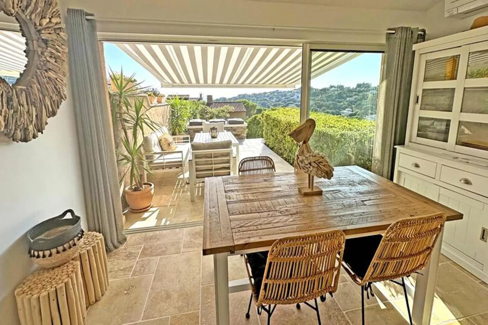 Résidence Bastides De Guerrevieille-Eetkamer