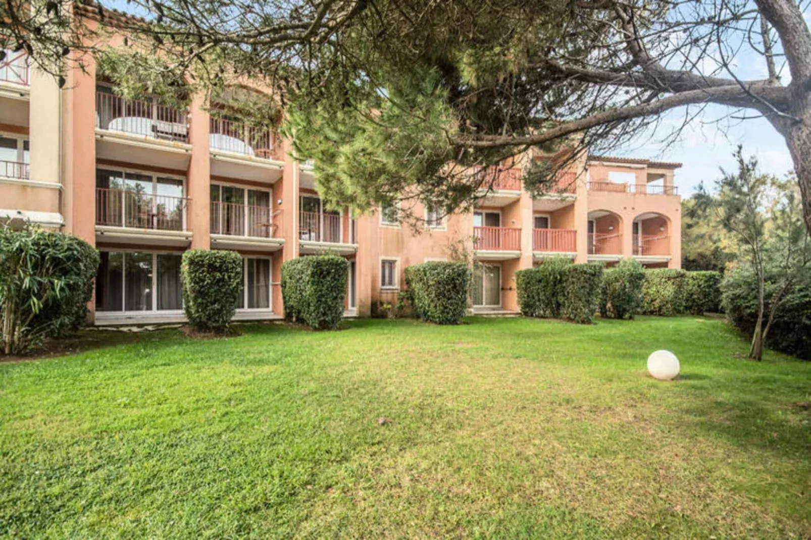 Résidence La Pinède - maeva Home-Buitenkant zomer