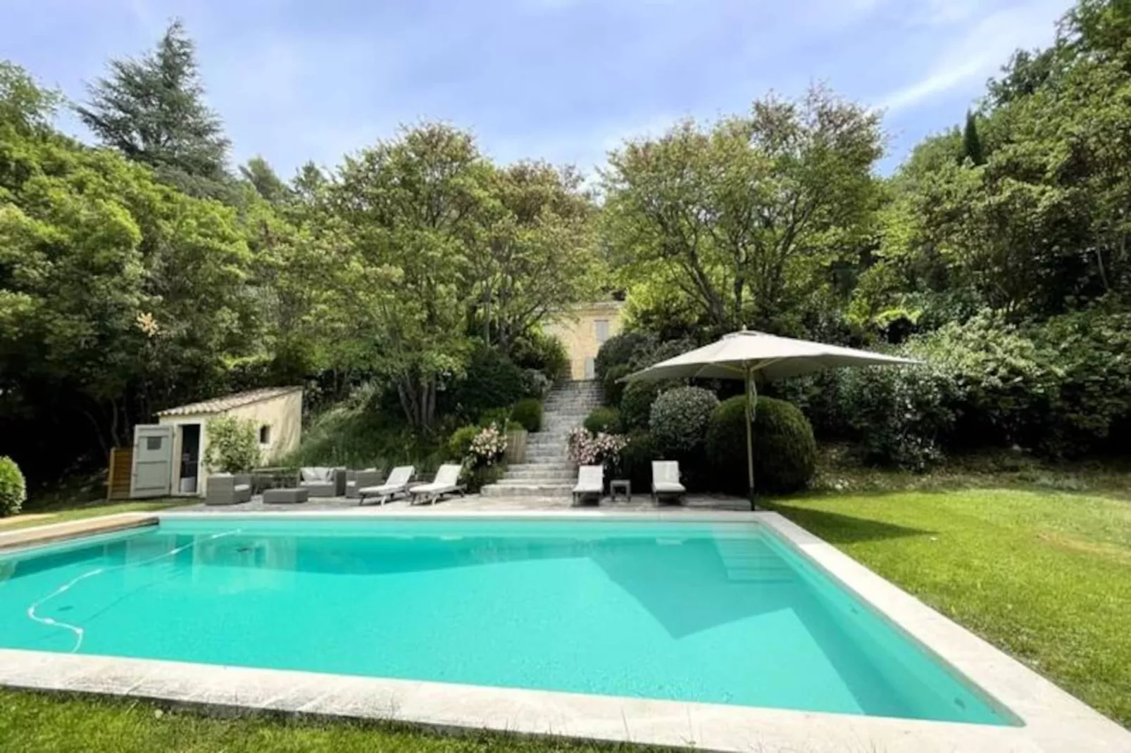 "le Mas Des Oliviers: Esprit Proven&ccedil;al Authentique"-Image-tags.