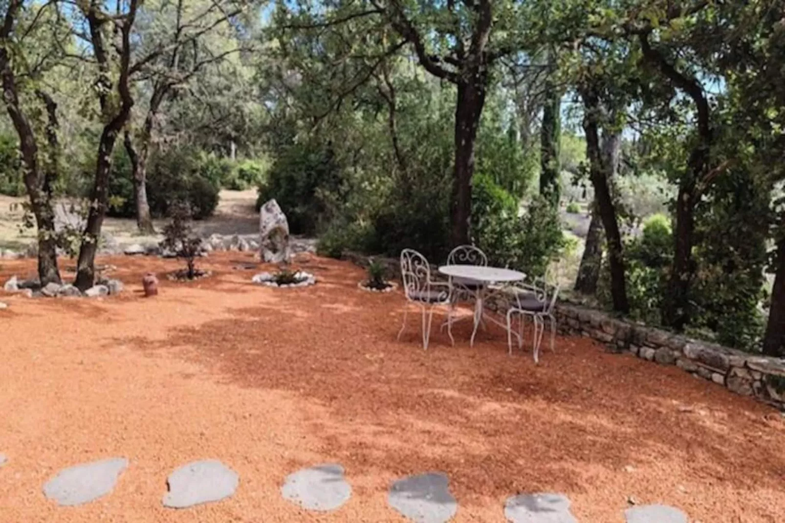 La Roseraie- Pernes-les-fontaines-Image-tags.