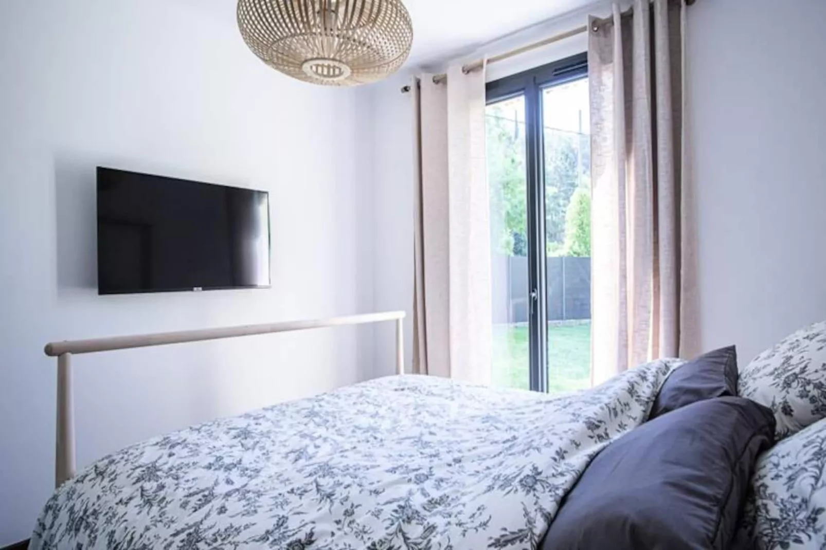 Maison Id&eacute;ale Pour Les Familles Avec Piscine Priv&eacute;e - Fontaine-de-vaucluse-Image-tags.