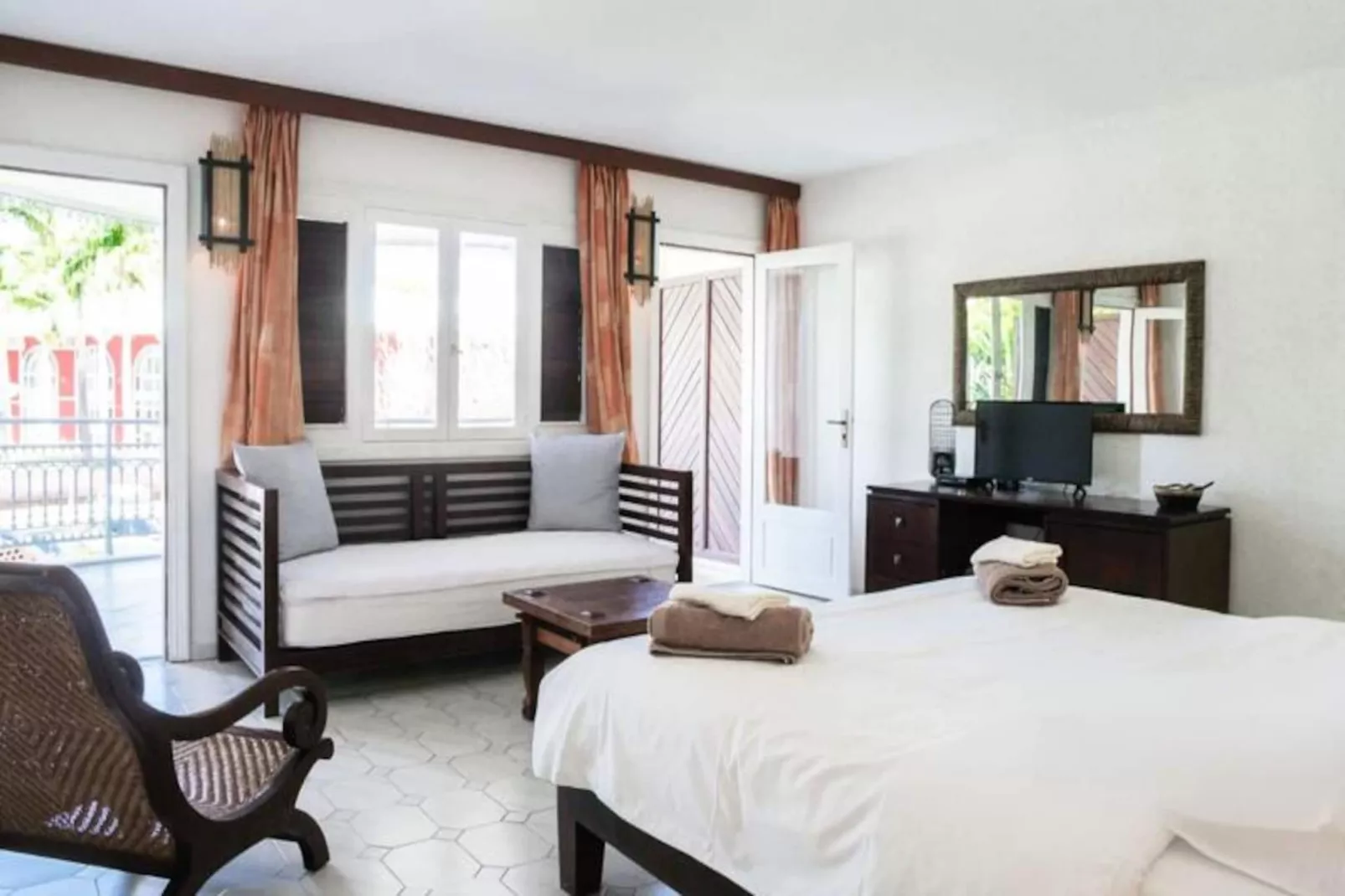 Studio Damoiselle-Image-tags.