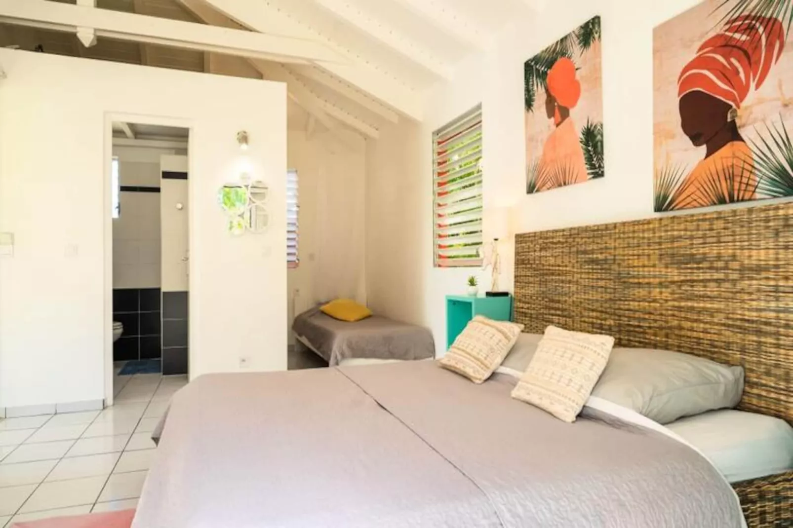 Bungalow Monarque-Image-tags.