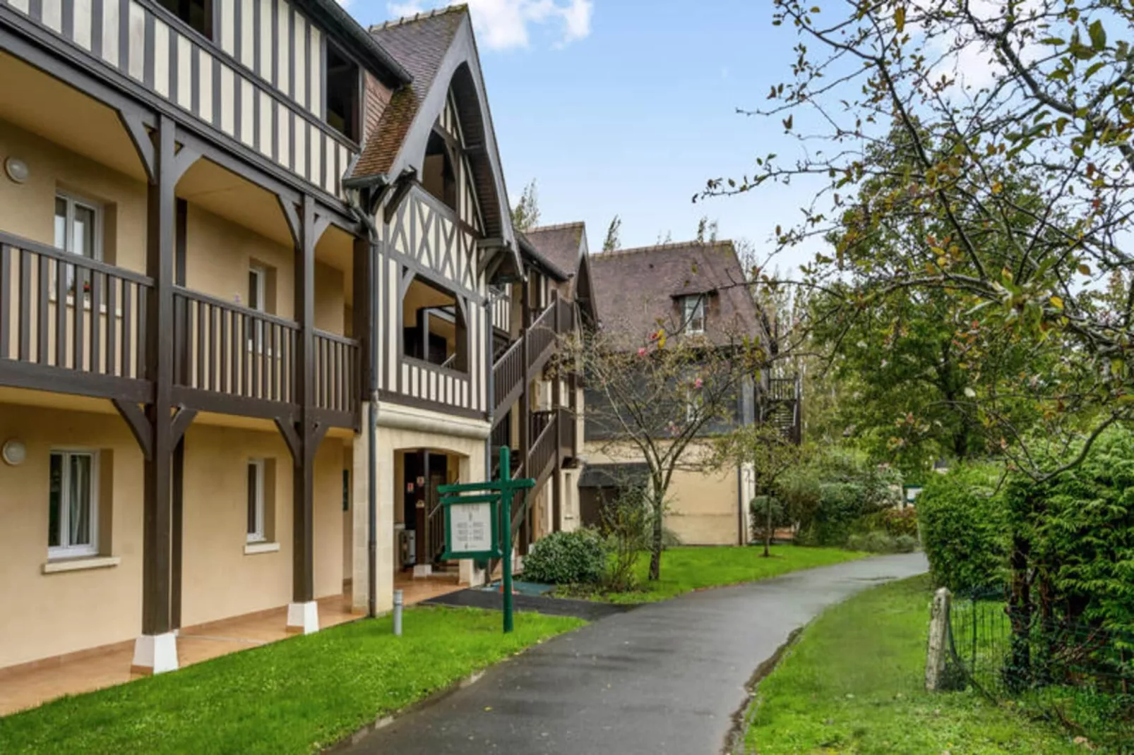 La Résidence du Golf - maeva Home-Buitenkant zomer