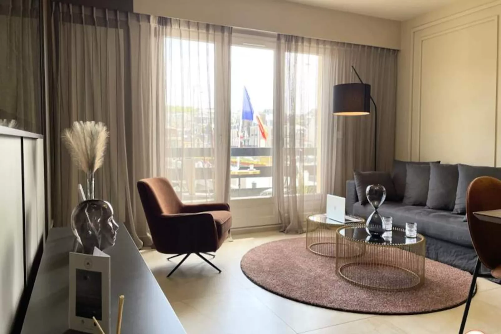 🌟 L'el&eacute;gance - Vue D&eacute;gag&eacute;e - Balcon - Parking-Image-tags.