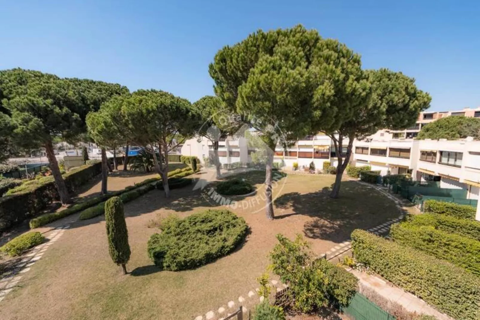 Résidence Les Jardins De La Baronnies-Buitenkant zomer