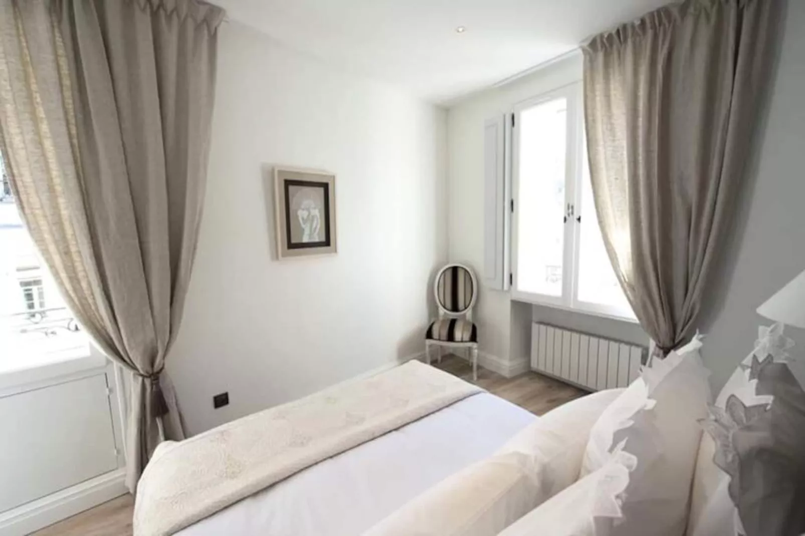 Superbe Appartement De 2 Chambres Au C&oelig;ur Du Quartier Gambetta-Image-tags.