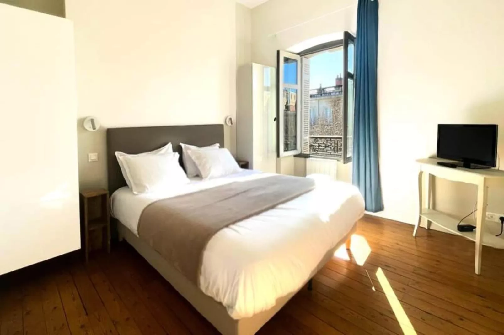 Magnifique Et Lumineux T3 De Charme Aux Quinconces Id&eacute;al Pour 4 Personnes-Buitenkant zomer