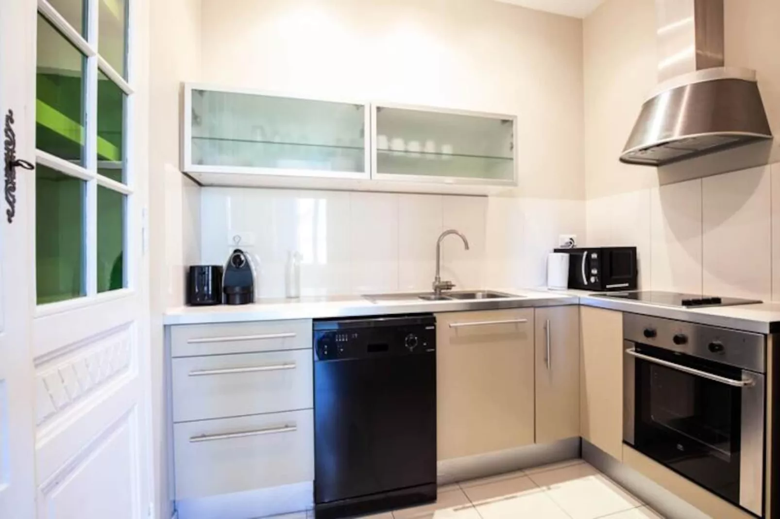 Splendide T3 De Standing, Face Au Jardin Public Pour 4 Personnes Et Enti&egrave;re-Image-tags.