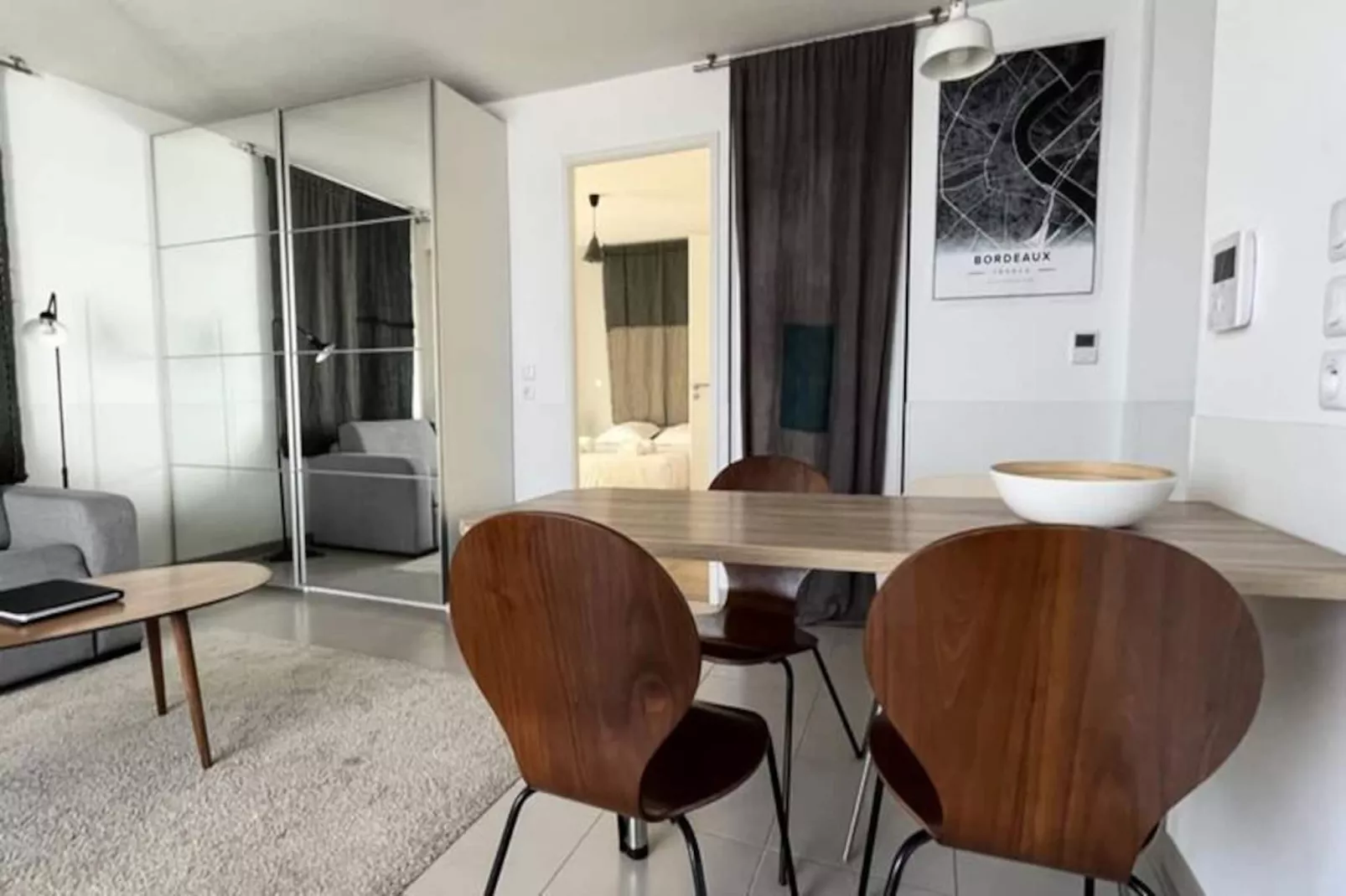 Spacieux Appartement Remarquablement Lumineux Avec Parking &agrave; La Cit&eacute; Du Vin-Image-tags.