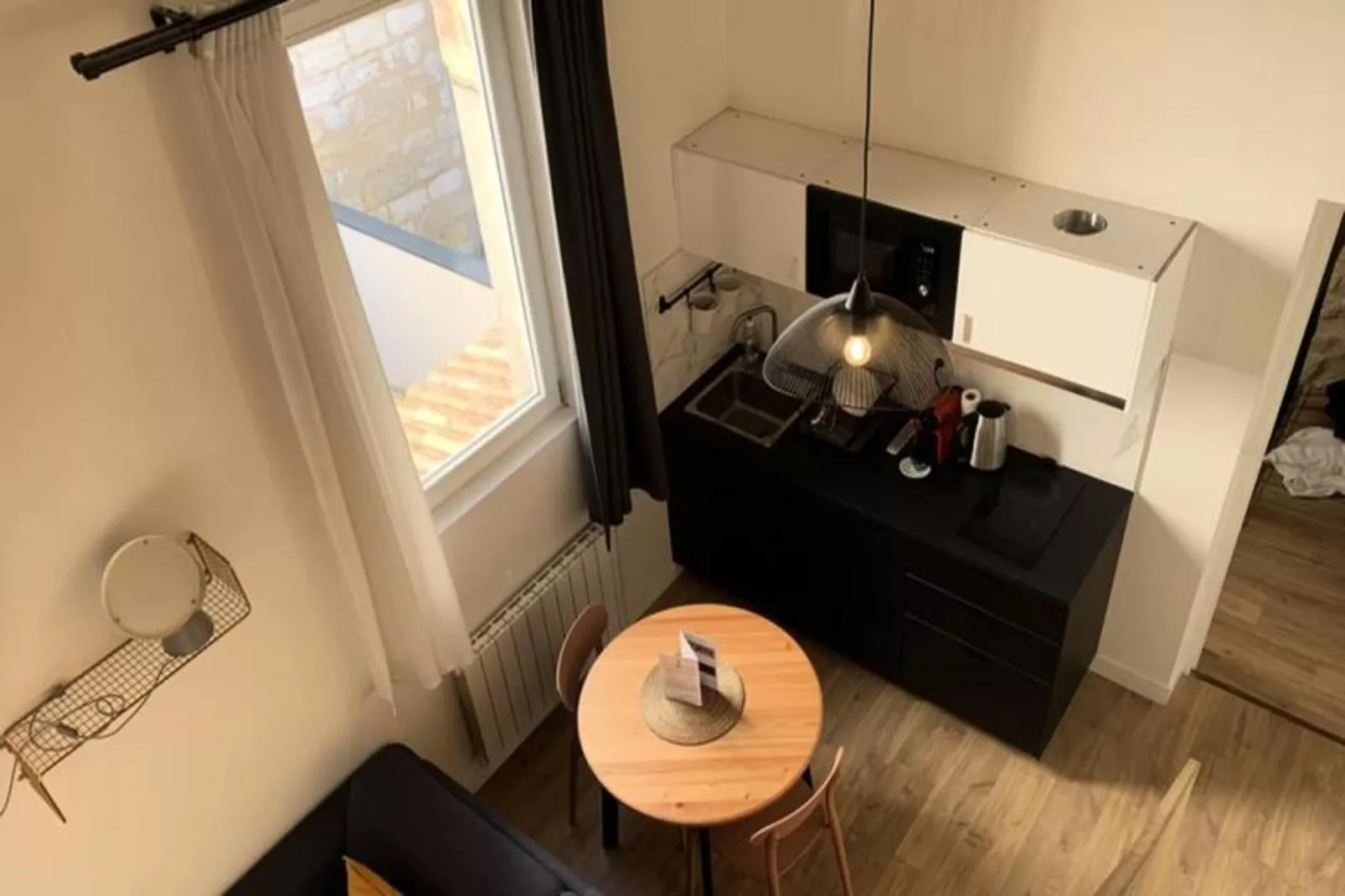 Duplex Confortable Dans La Belle Pierre Plac&eacute; Au Porte De La Gare St-jean-Woonkamer