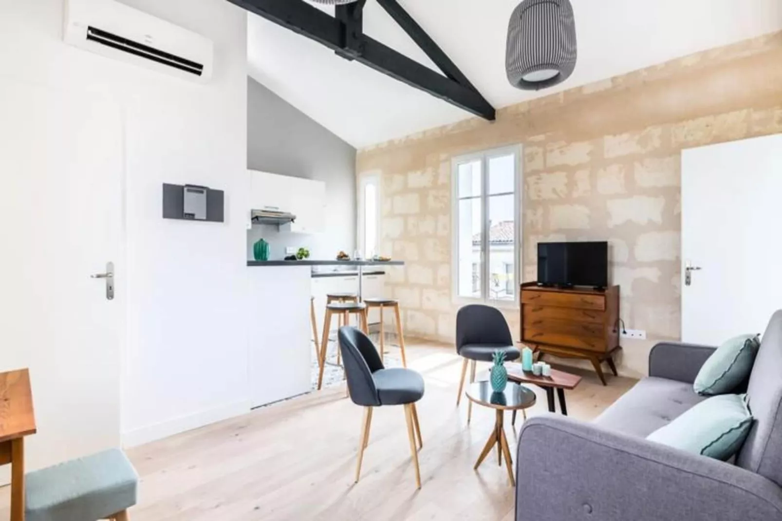 Superbe Appartement En Plein C&oelig;ur Des Chartrons-Woonkamer