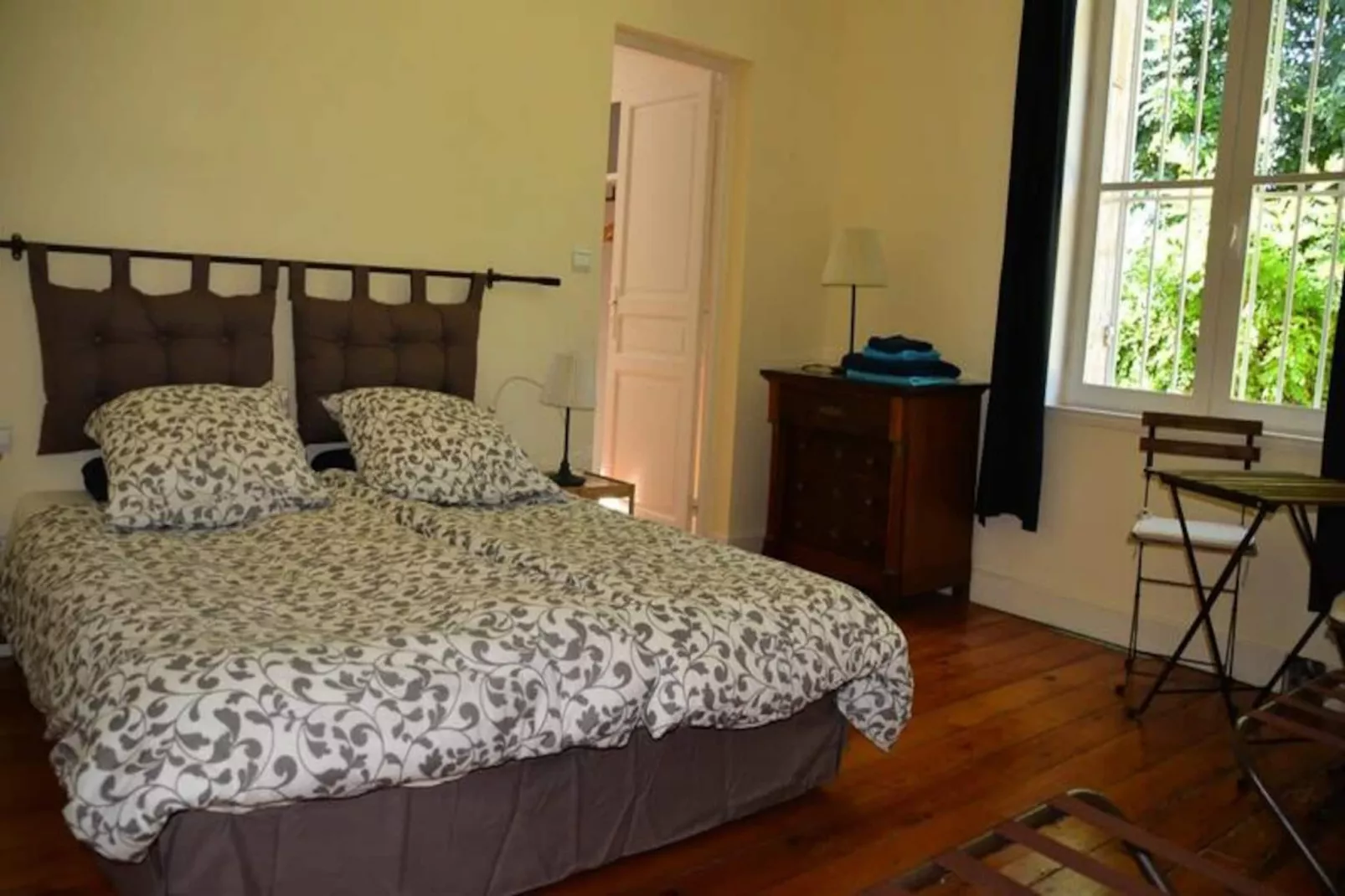 Ch&acirc;teau La Tuili&egrave;re: Villa Avec Piscine Au Milieu De Son Vignoble-Image-tags.