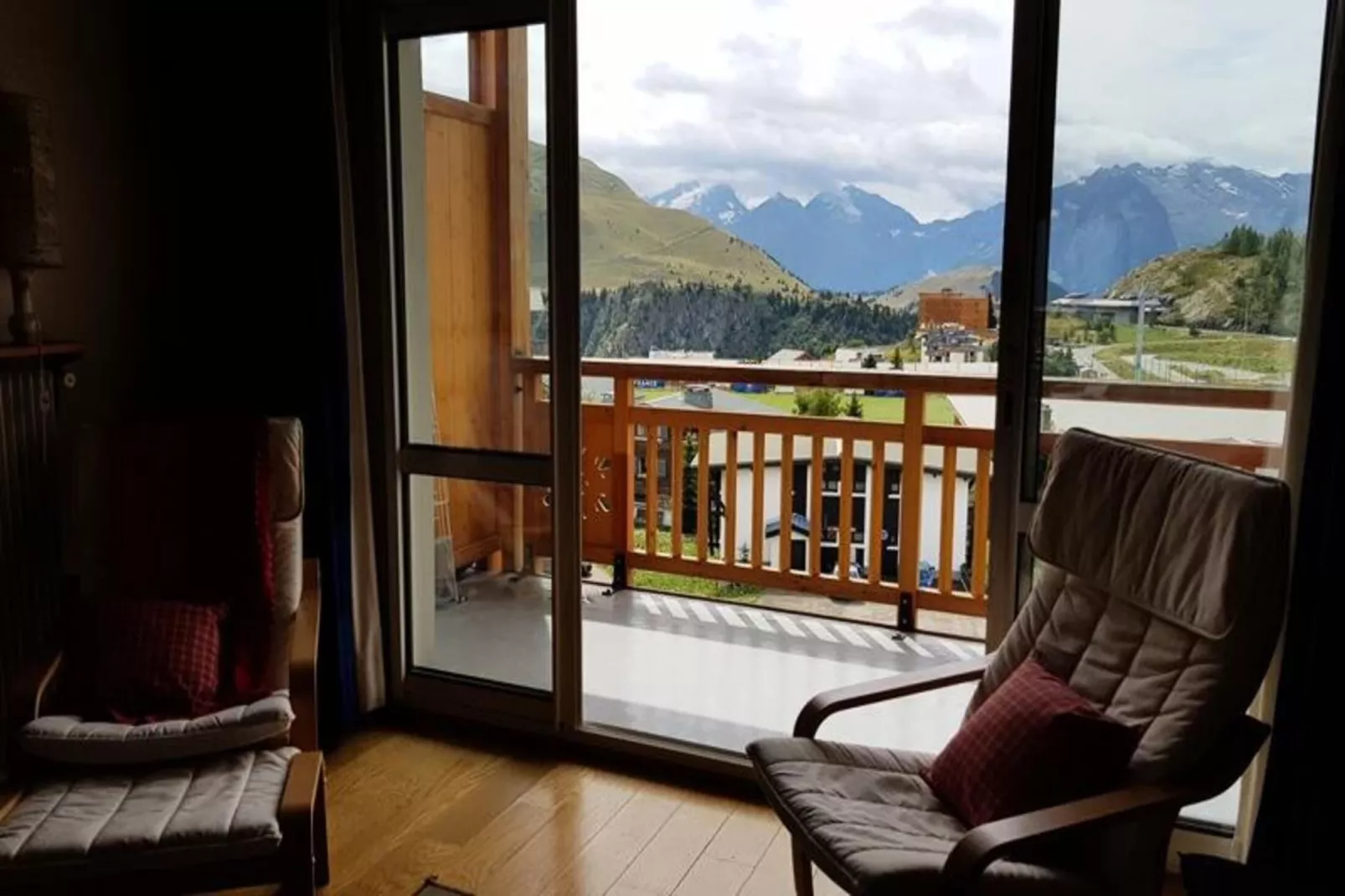 Résidence Choucas-Buitenkant zomer