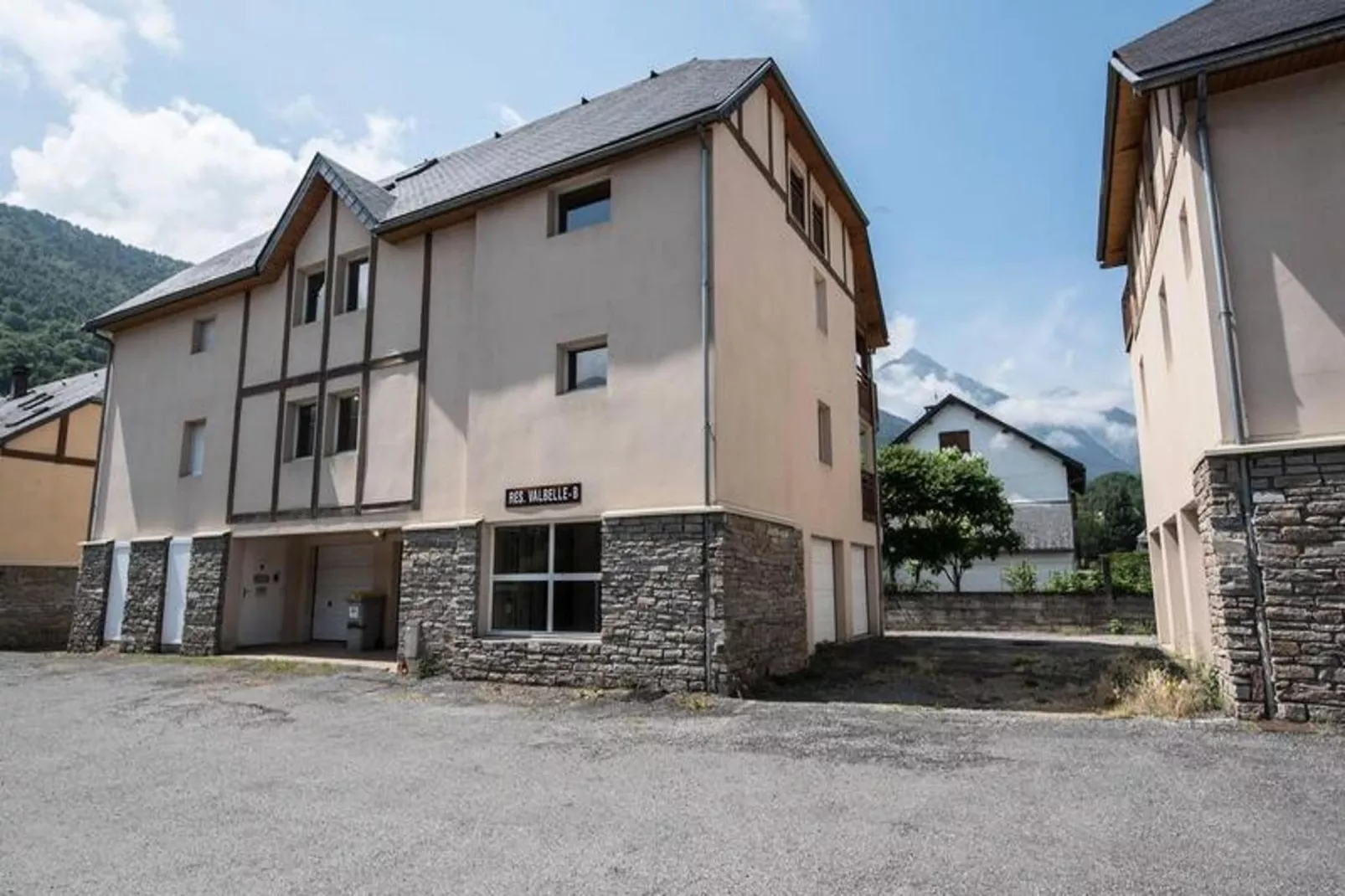 Résidence Valbelle B-Buitenkant zomer