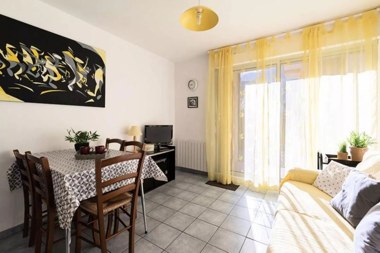 Résidence H.th.i:iris-Eetkamer