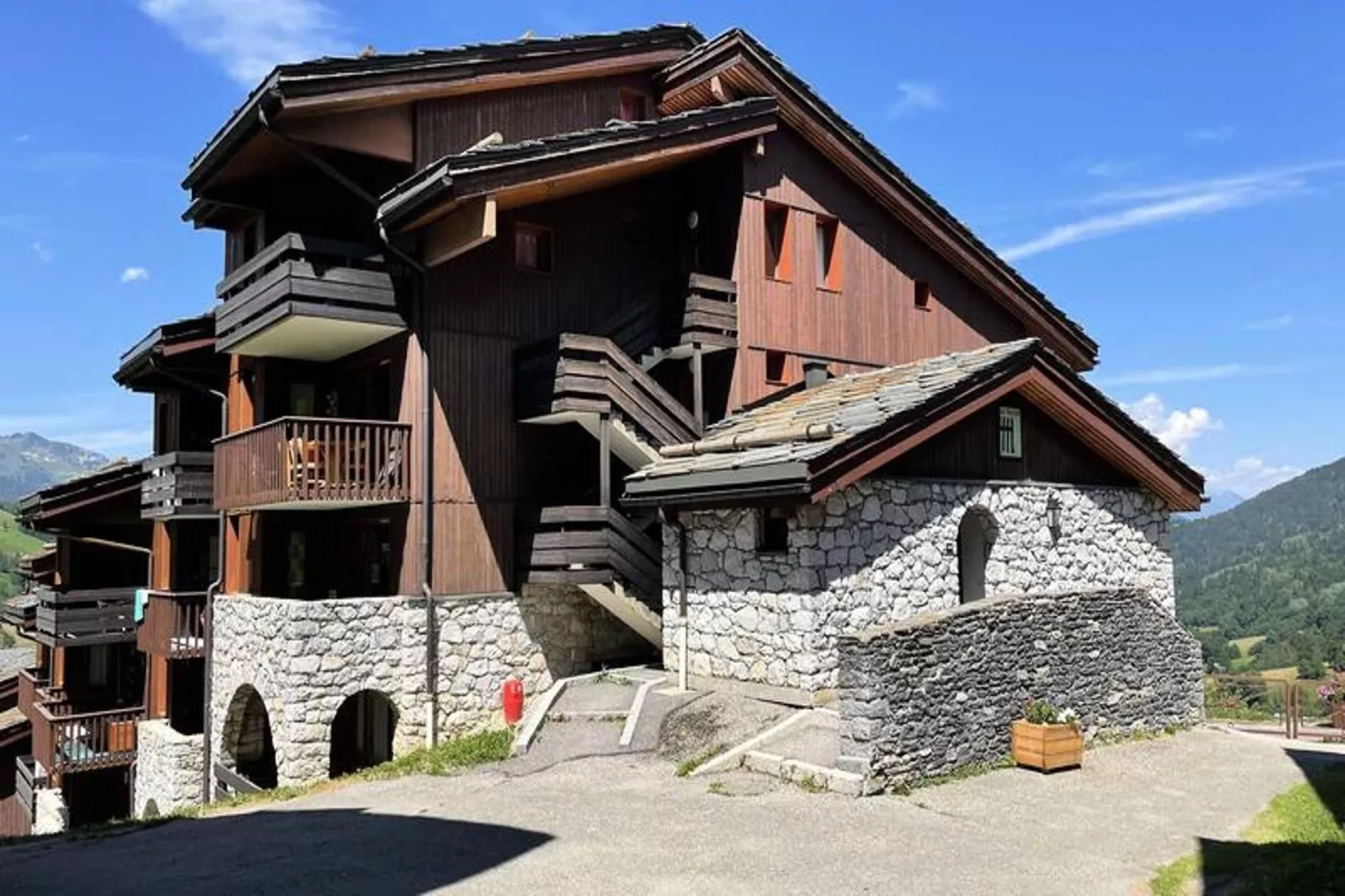 Résidence Portail-Buitenkant zomer