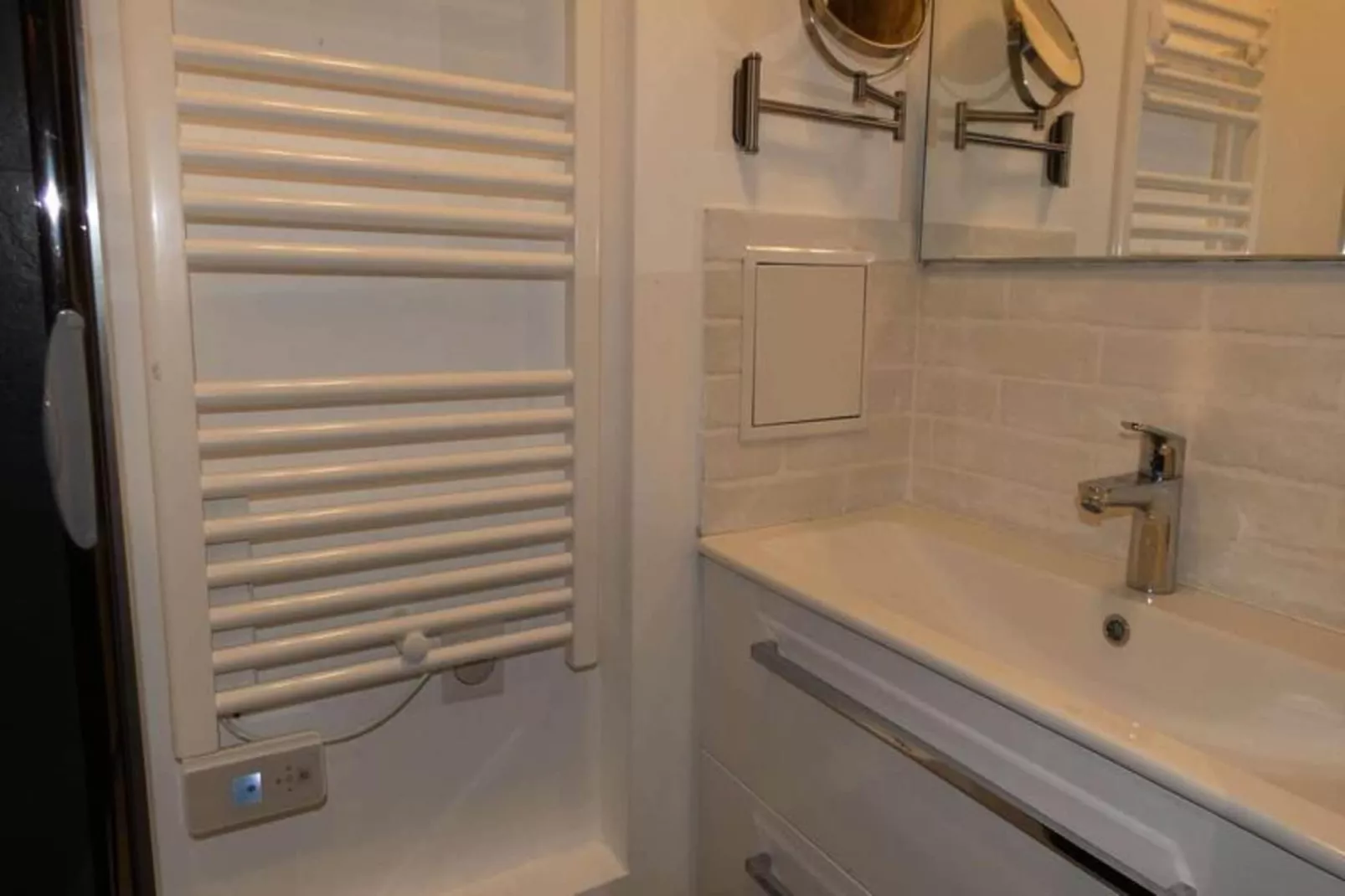 Résidence Lauziere Dessous-Badkamer