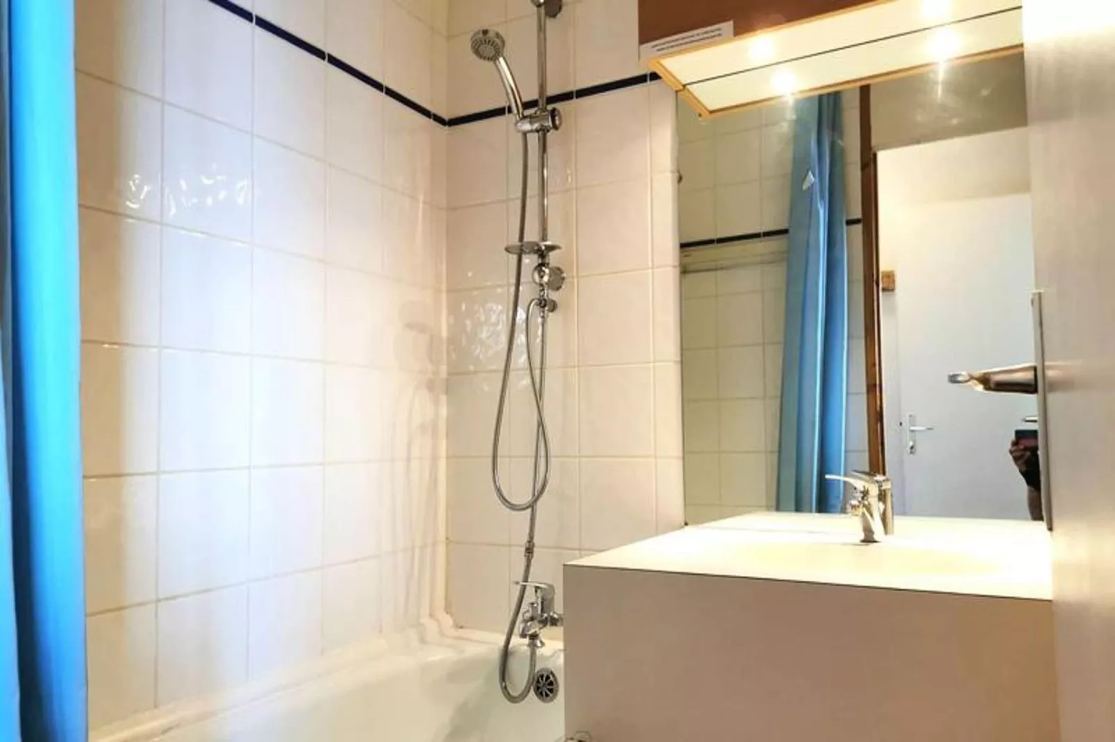 Résidence Clairiere-Badkamer