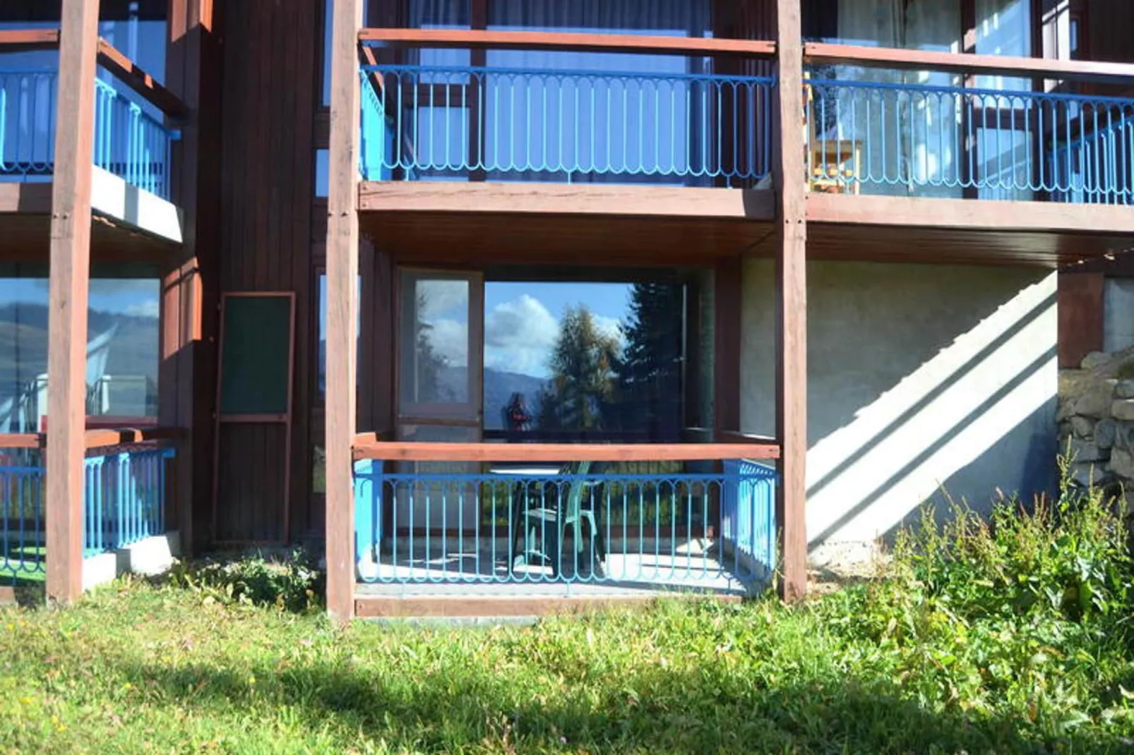 Résidence Bequi-rouge - Buitenkant zomer