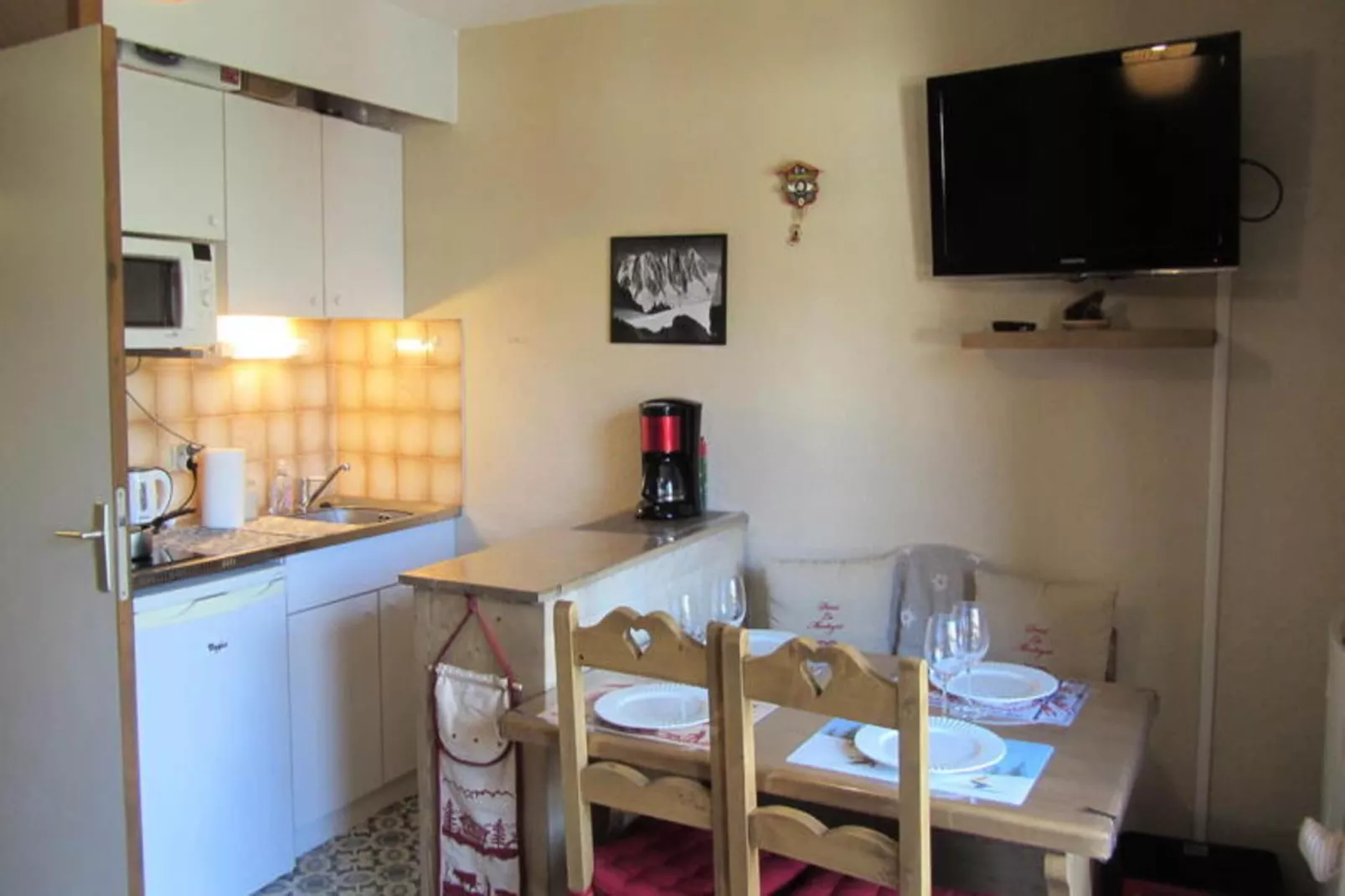 Résidence Combettes-Buitenkant zomer