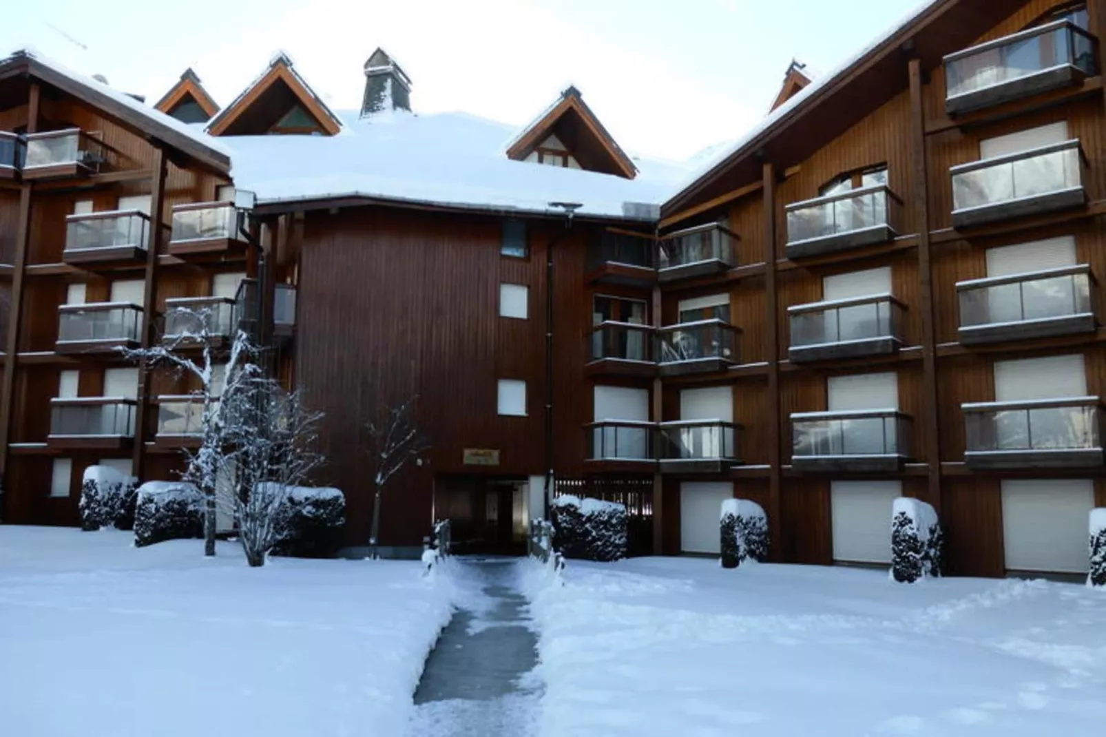 Résidence L'enclave-Buitenkant zomer