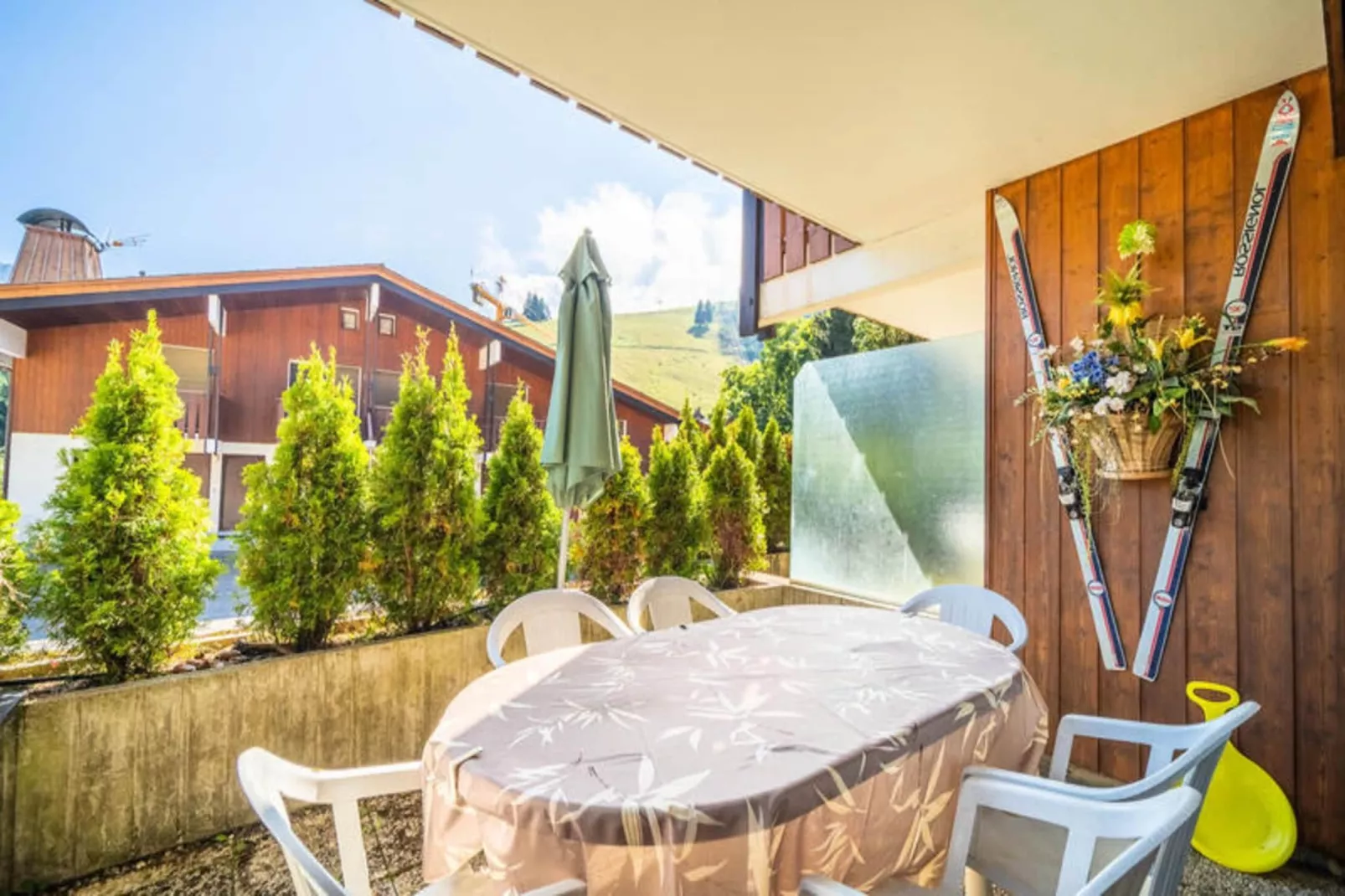 Résidence Granges C-Buitenkant zomer