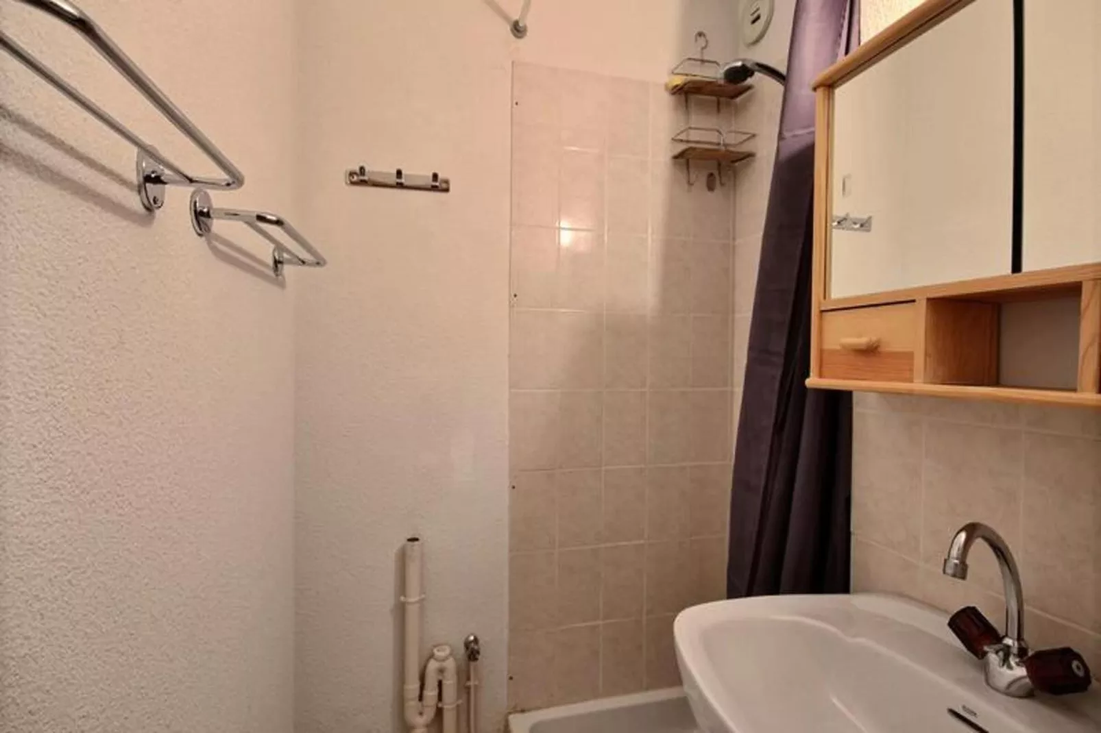 Studio à Saint Jean d'Aulps-Badkamer