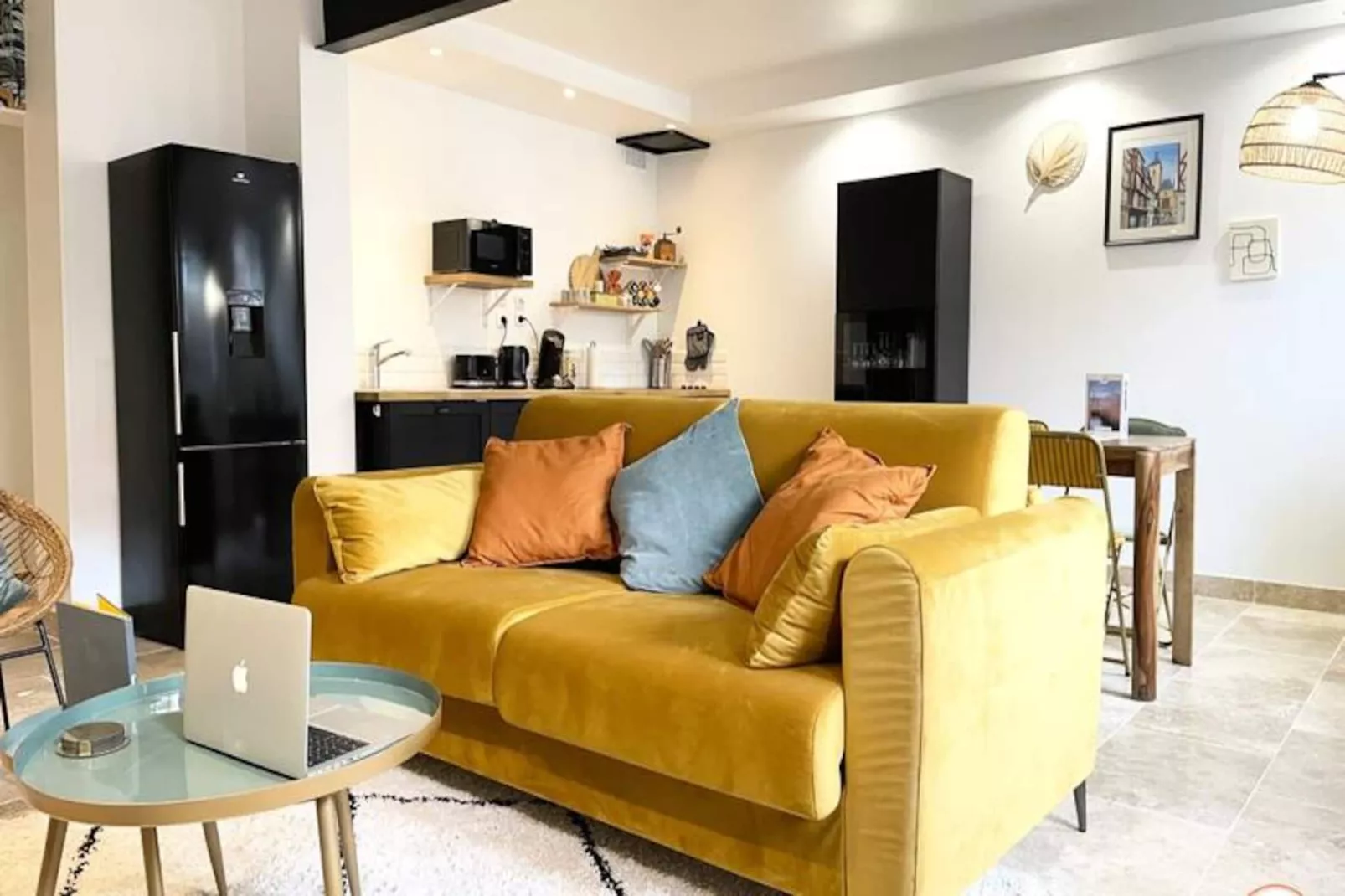 🚂 The Central Station - Parking - 50m Gare-Image-tags.