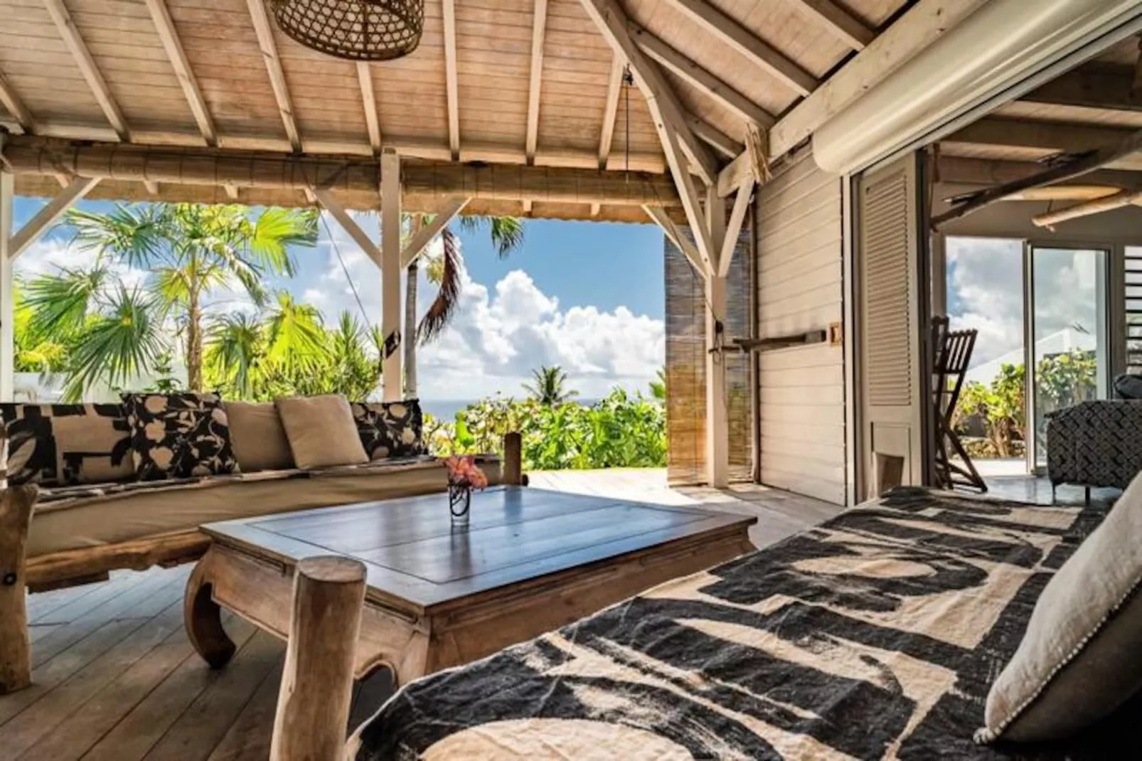 Villa Lakaz-Image-tags.