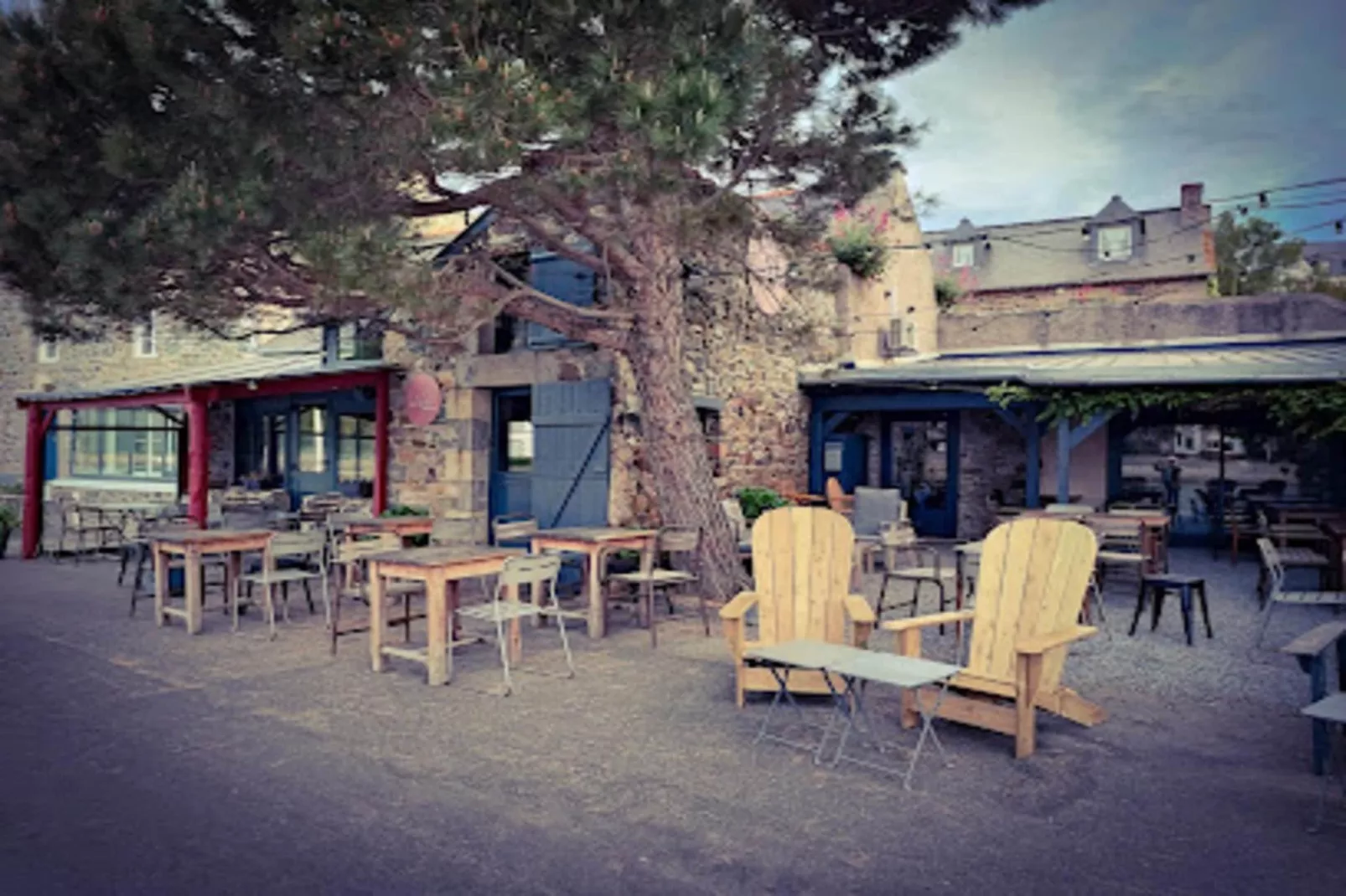 Résidence Maitre De Port-Buitenkant zomer