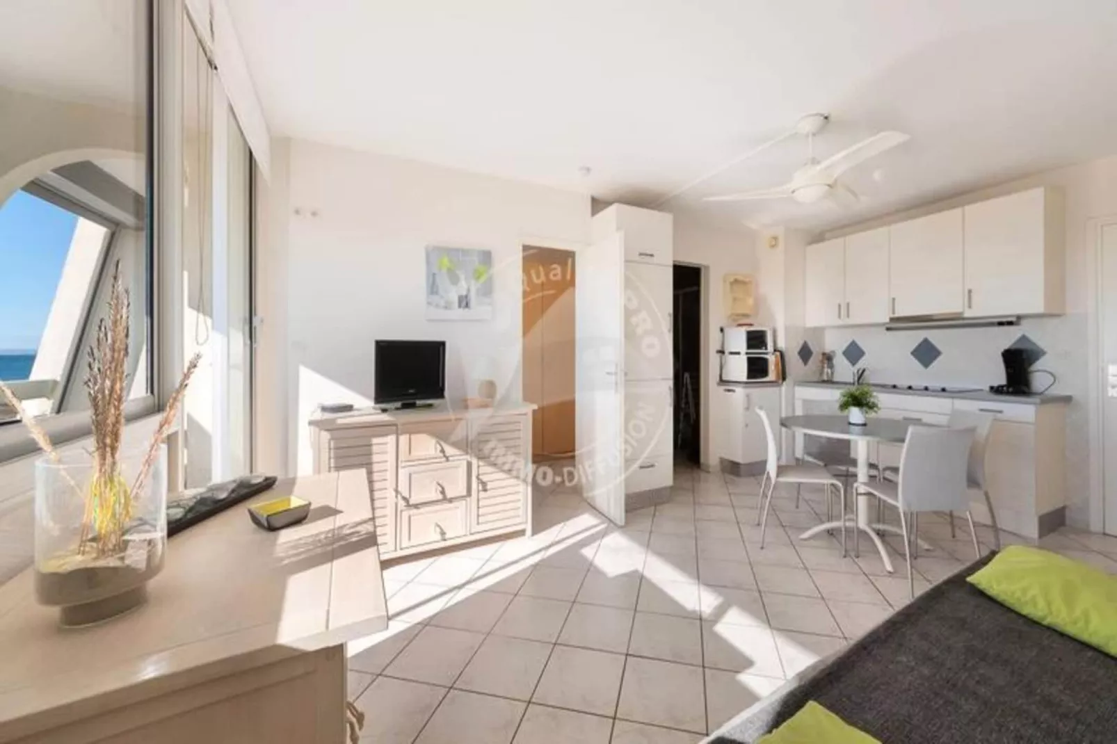 Résidence "le Chabian"-Woonkamer